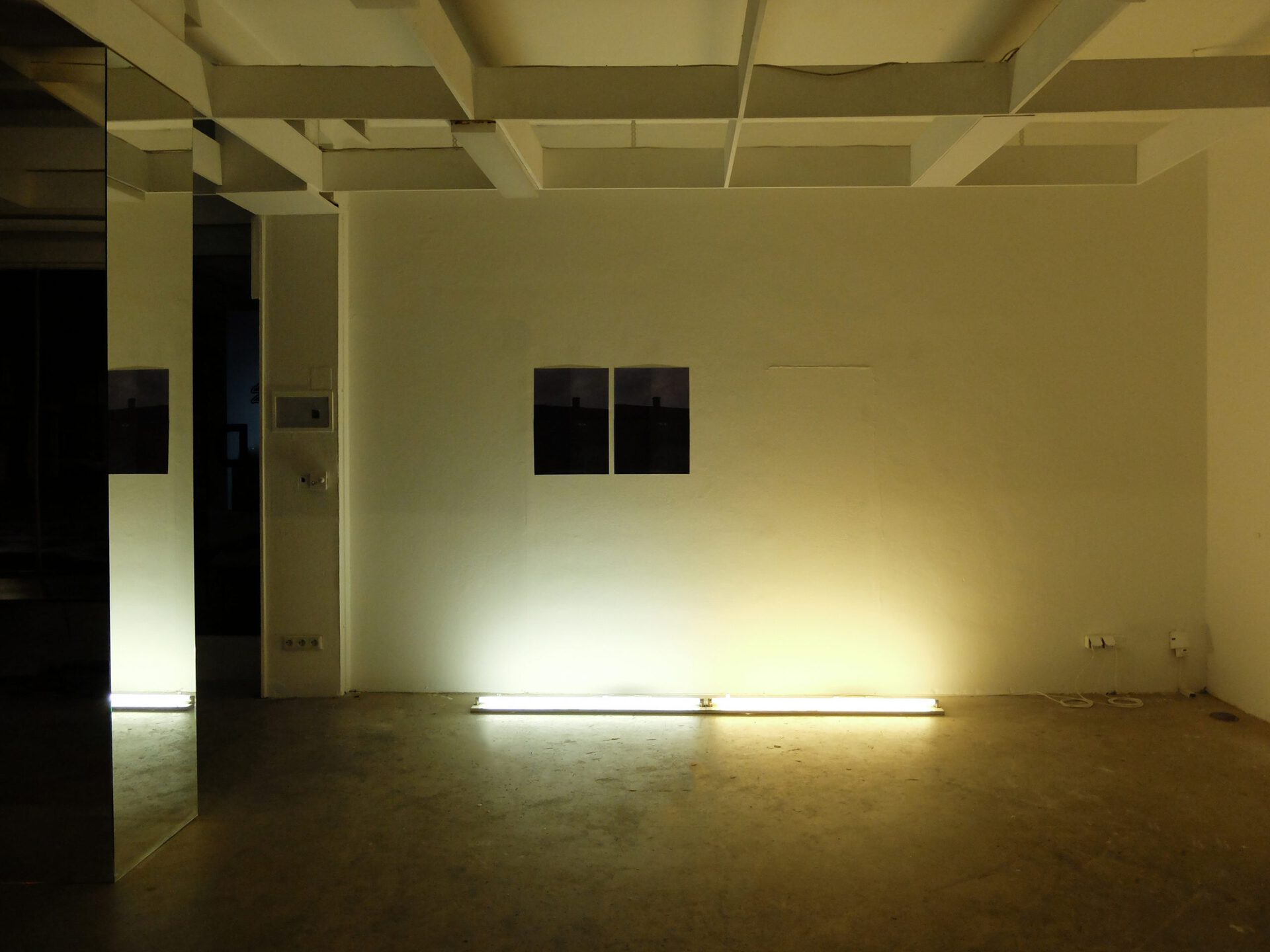 fig9, left to right; Aaron-Amar Bhamra , untitled, 2022, 248 x 18 x 6 cm, two ceiling lights from another space, Aaron-Amar Bhamra, zwei Fenster, 2020, (each) 59 x 42 cm, print on paper