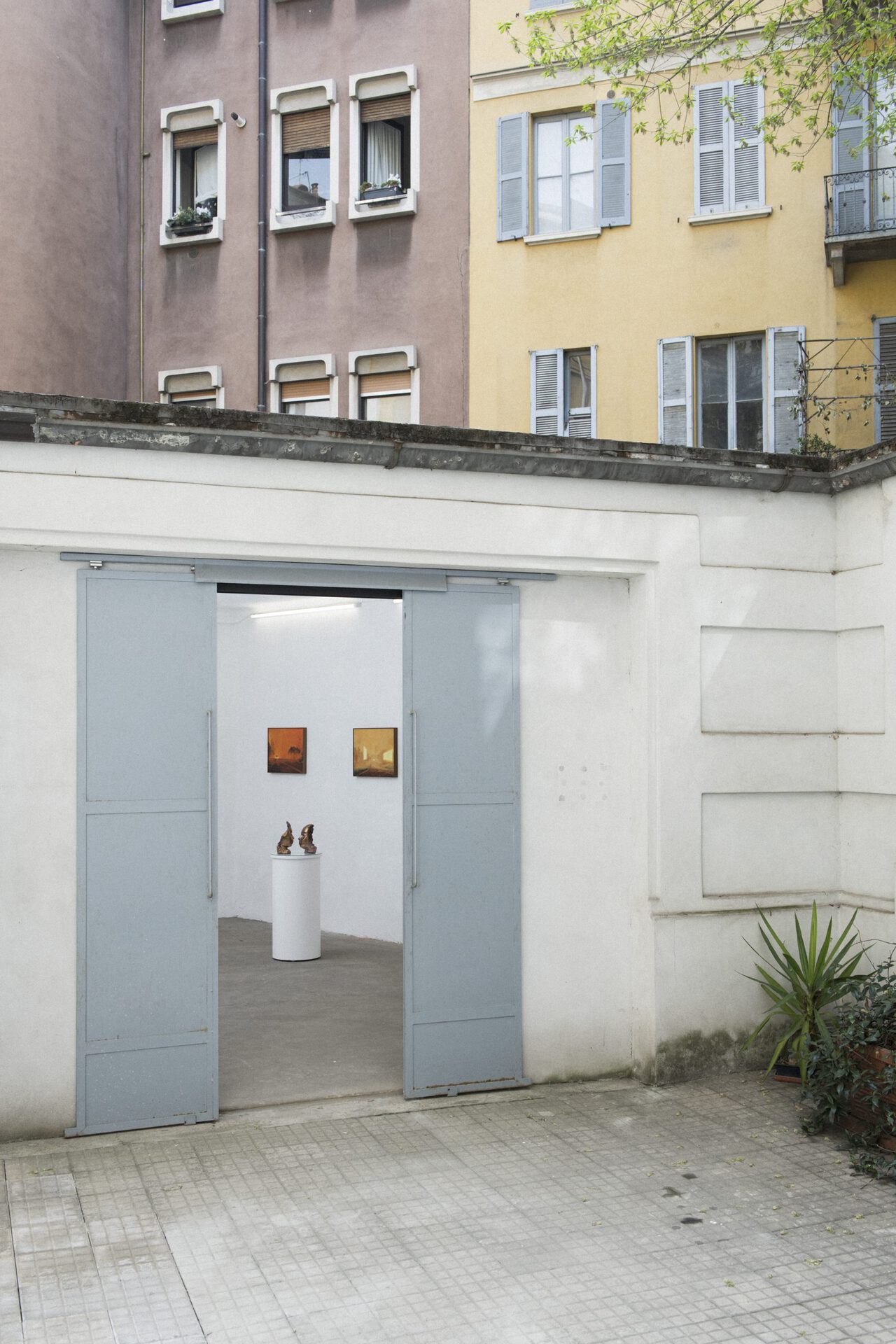Robert Brambora, Outro, 2022, exhibition view, Sans titre (2016), Milan