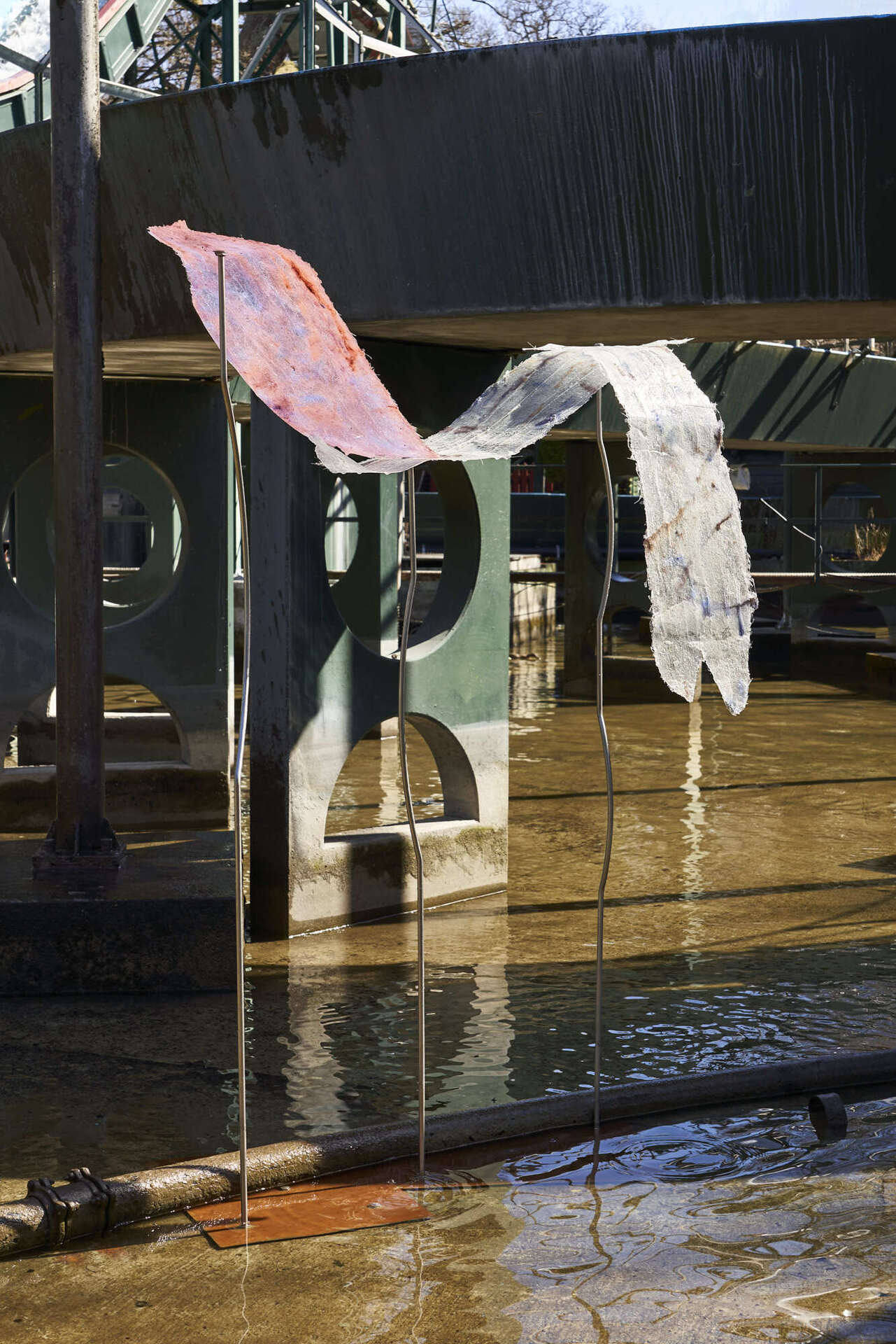 Marie Raffn, Aniso ● lepido ●di ● hymeno ● ptera ● “mosaic wings, fallen. series”, 2022, stainless steel, resin, fiberglass, pigment.