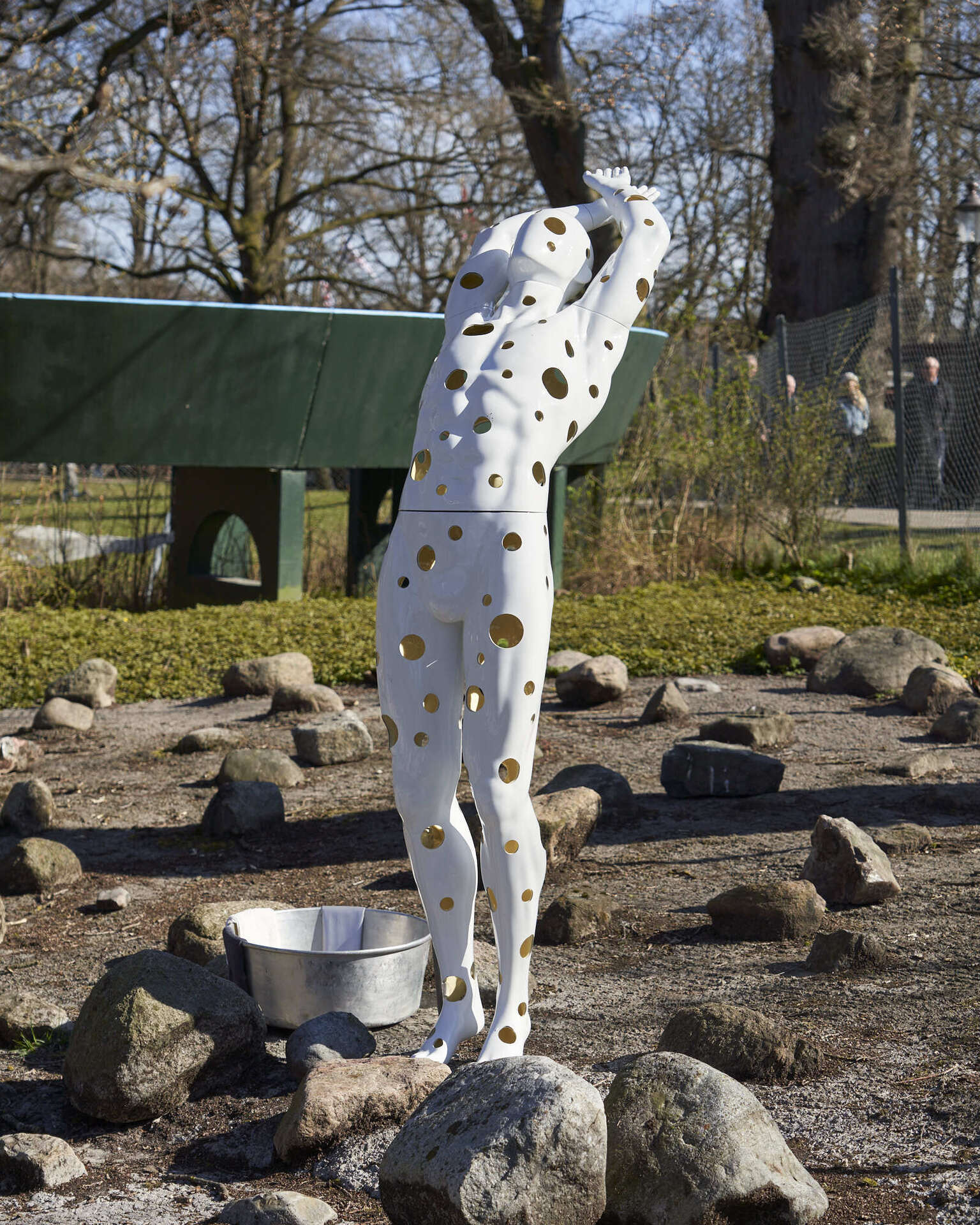 Jan S. Hansen, Untitled, 2022, mannequin, aluminium bowl, washcloths, reflective fabric, resin.