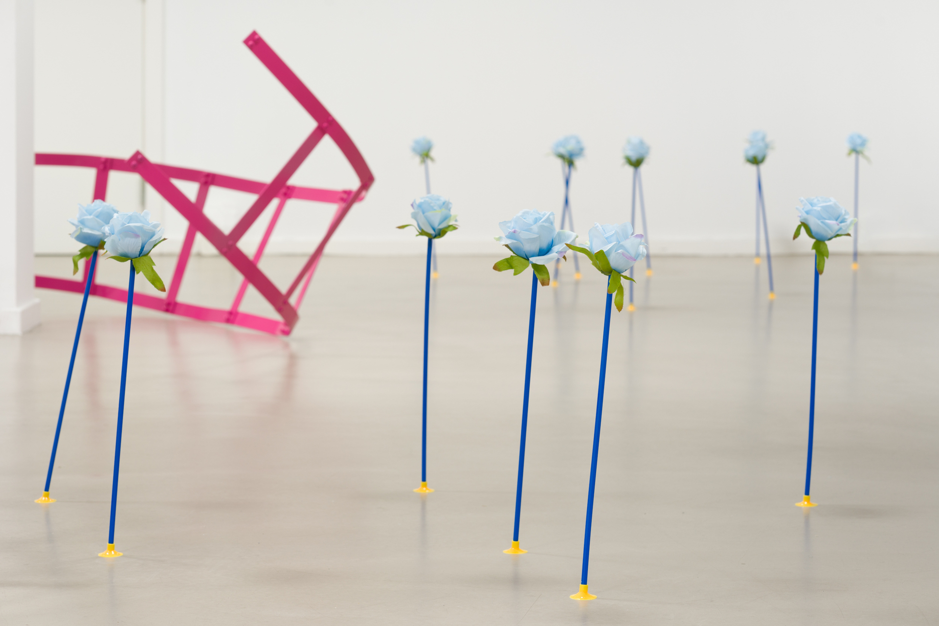 Signe Rohardt Lund, PlayTime, 2022, Steel, bolts, auto laquer, suction cup arrows, synthetic roses, various dimensions (detail 3)