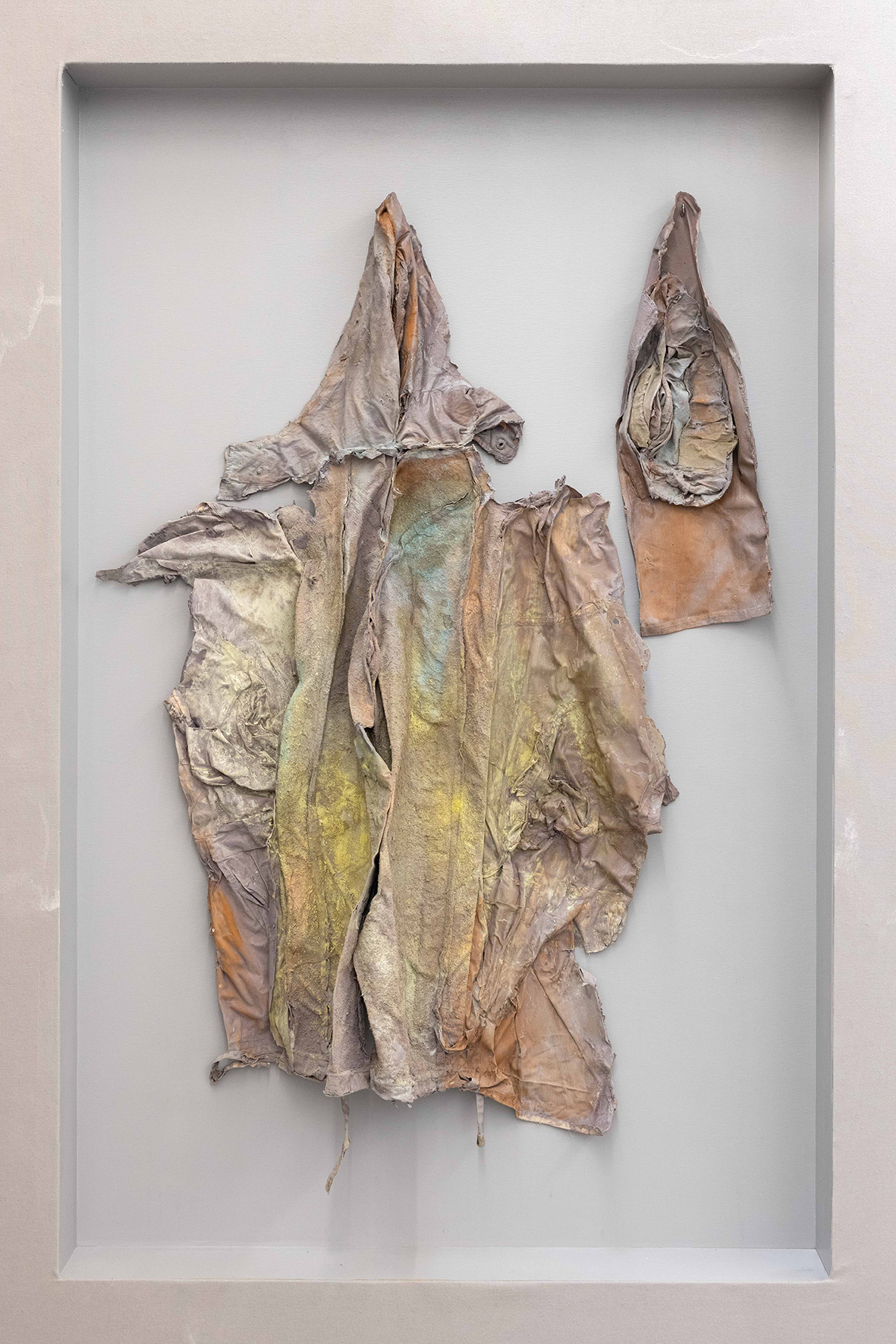 Left: Manon Wertenbroek, Shivers down my spine, 2022, textile, latex, acrylic, pigments, varnish, 123x67x10 cm. Right: Manon Wertenbroek, Vulnerability tired, 2022, textile, latex, acrylic, pigments, 38x22x2,5cm