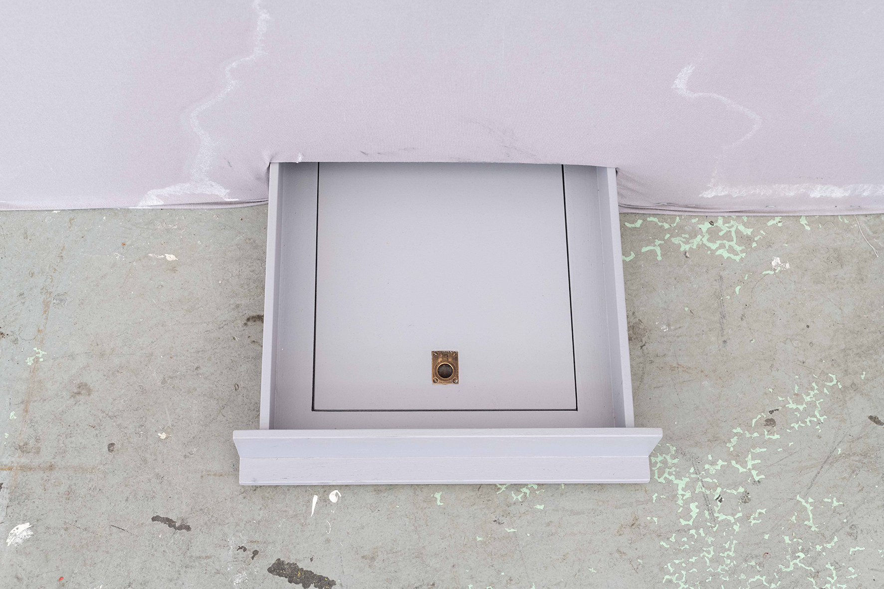 Manon Wertenbroek, Hatch, 2022, wood, brass, varnish, 35x43x10cm