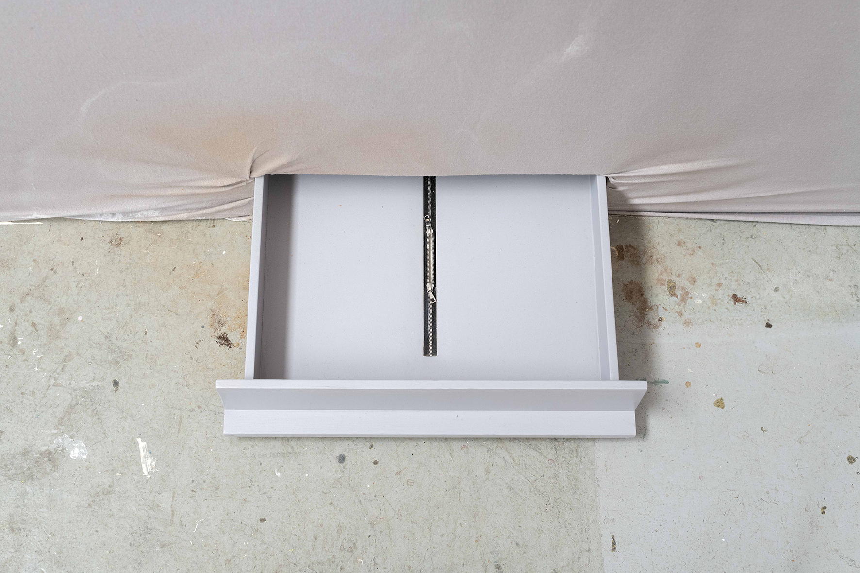 Manon Wertenbroek, Zipper H30, 2020, Zipper embedded into drawer, 30x1,5 cm