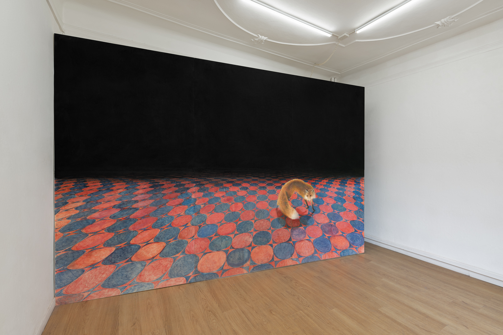 Valerio Nicolai, Sole con le code, 2022 Crayons and acrylics on wood panels, performer, 450 x 300 x 110 cm Courtesy: Clima, Milan Detail