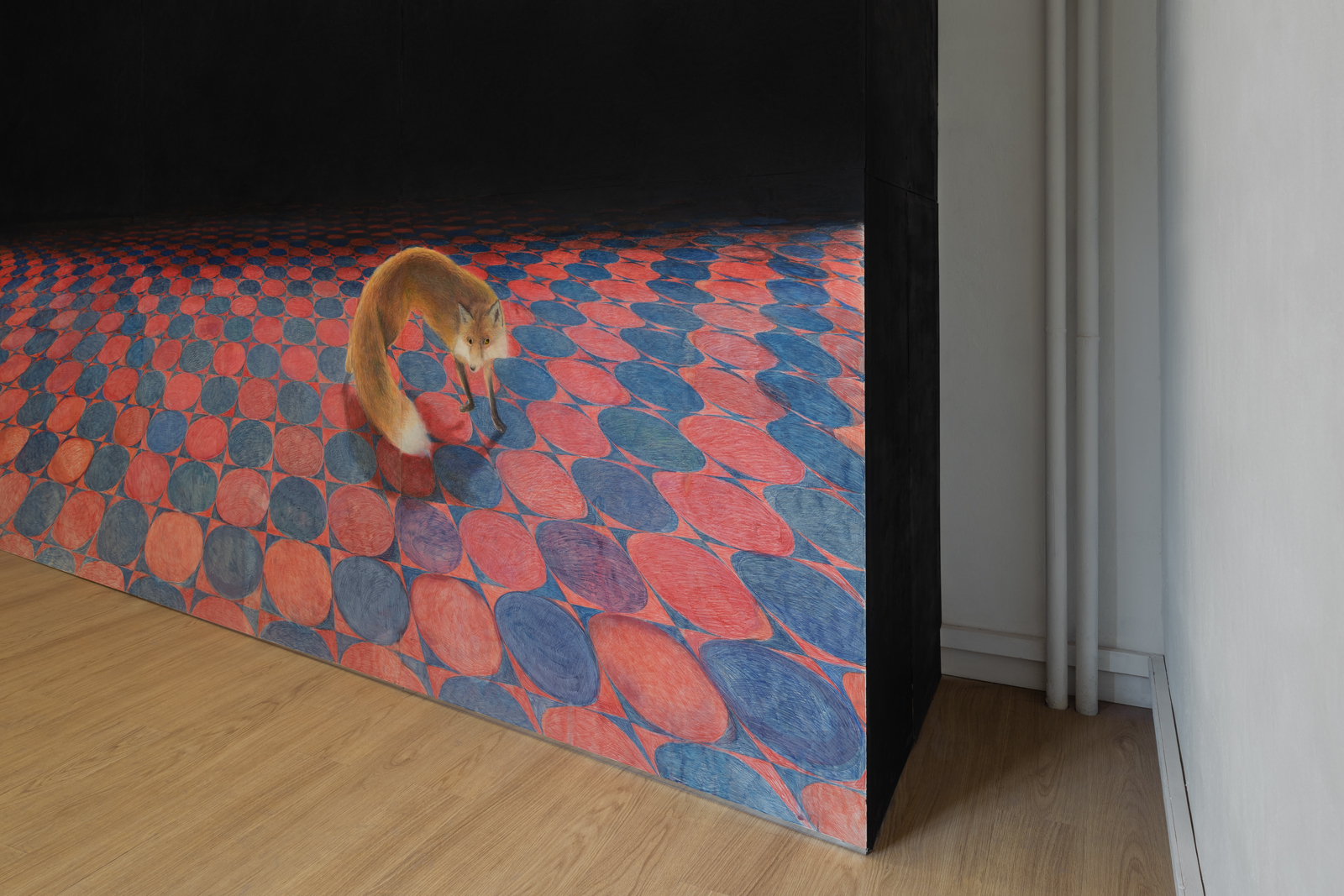 Valerio Nicolai, Sole con le code, 2022 Crayons and acrylics on wood panels, performer, 450 x 300 x 110 cm Courtesy: Clima, Milan Detail 2