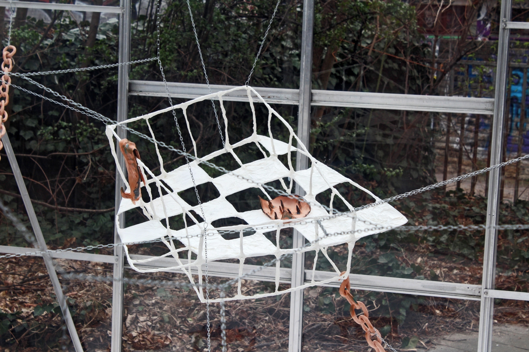 Anna Bochkova, Soaring Cradle, 2022, ceramics, papier-mâché, steel chains 71x62x30 cm