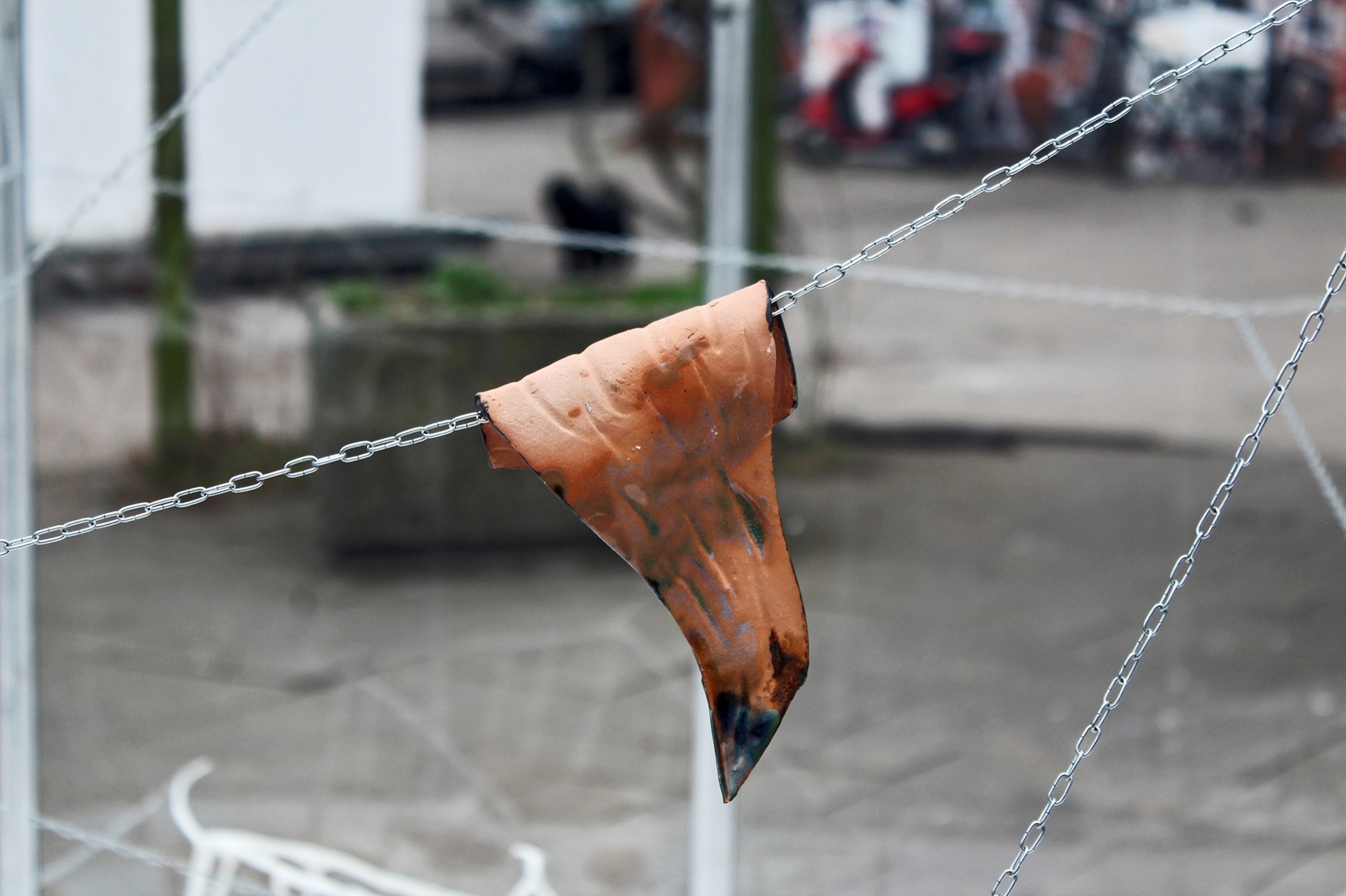 Anna Bochkova, Security skin, ceramics, steel chain, 14,5x8,5x2 cm, detail