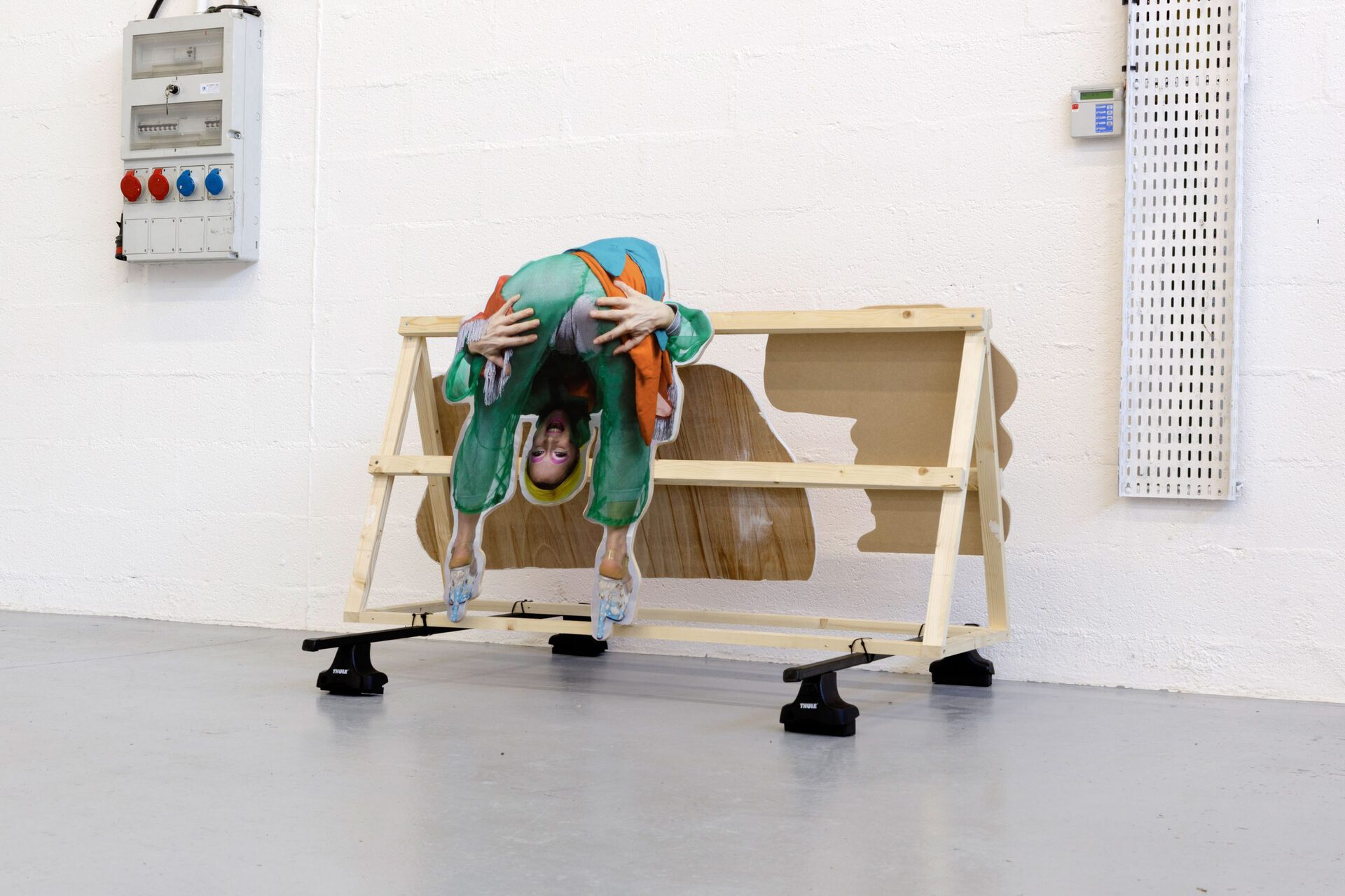 017 - Anouchka Oler Nussbaum - Exhibition view - Structure made to fit the roof of a car to announce the performance in town.