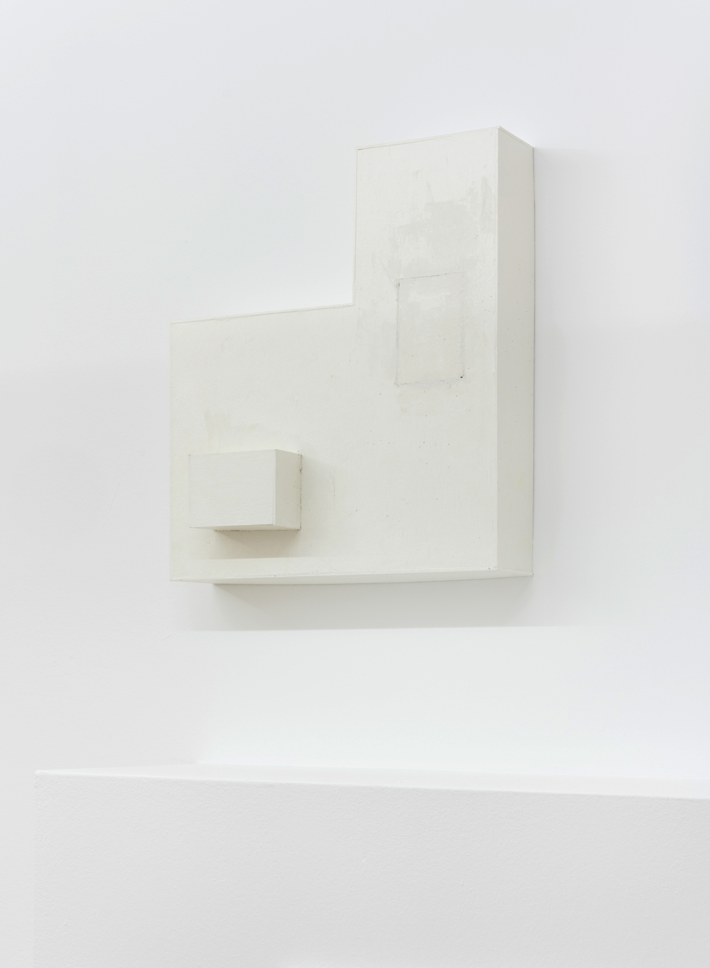 Tillmann Terbuyken, Ohne Titel, 2021, varnish on plywood, 58,5 x 52 x 18 cm, Unique