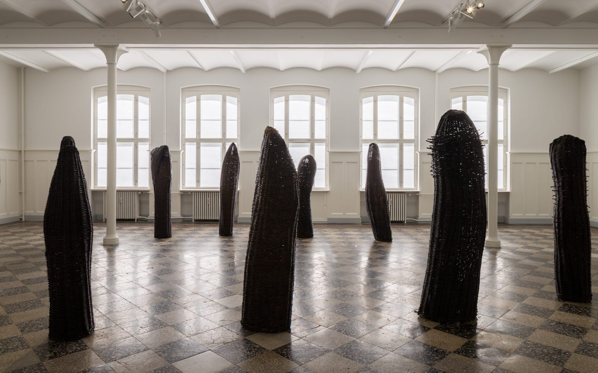 Annette Holdensen, willow monoliths, 1986, willow and shellac, variable dimensions