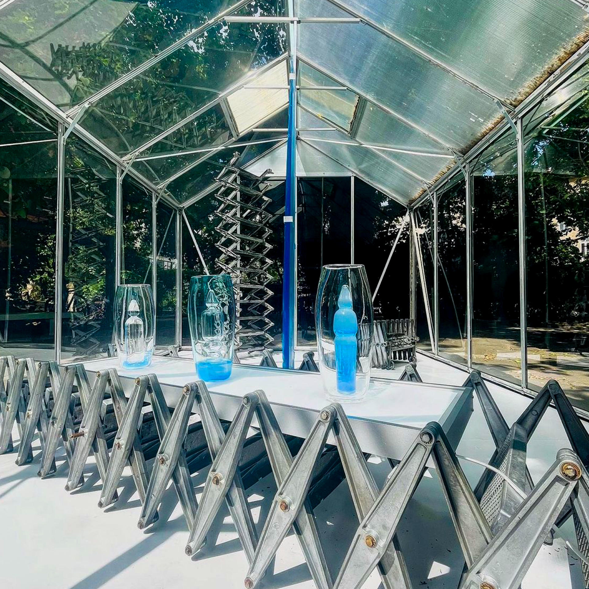 Constantin Hartenstein, Pathogen I-III, 2021, blown glass, crushed organic potency pills, light panel, metal structure, overall 160 x 40 cm