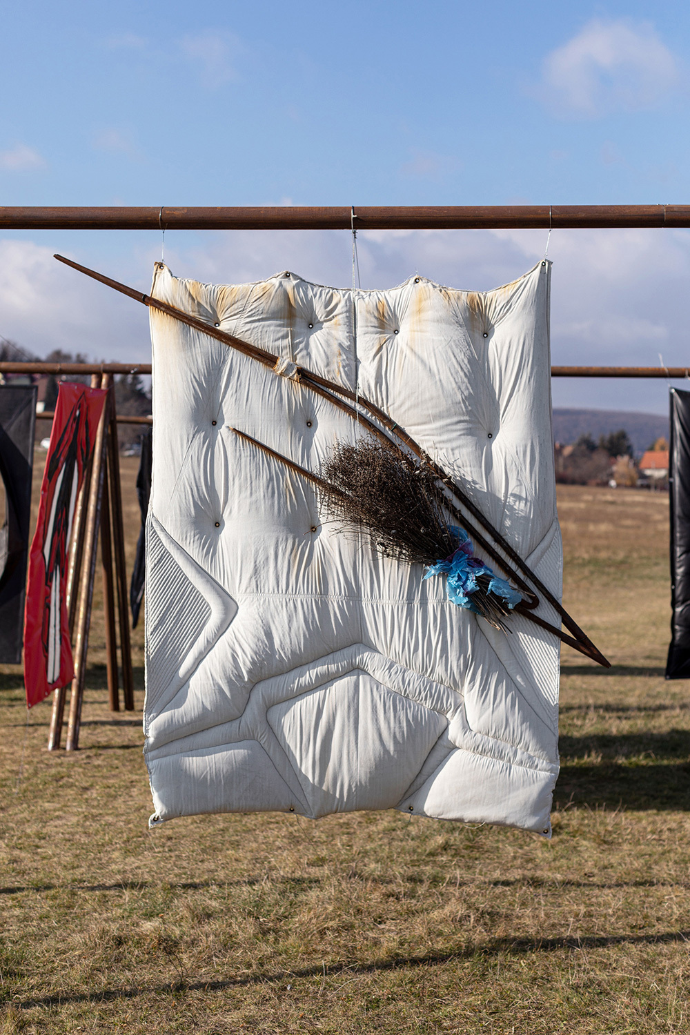 Adrian Kiss, Dunyha Rail, 2020, metal structure, dry flower and plastic bag, 200 × 150 cm