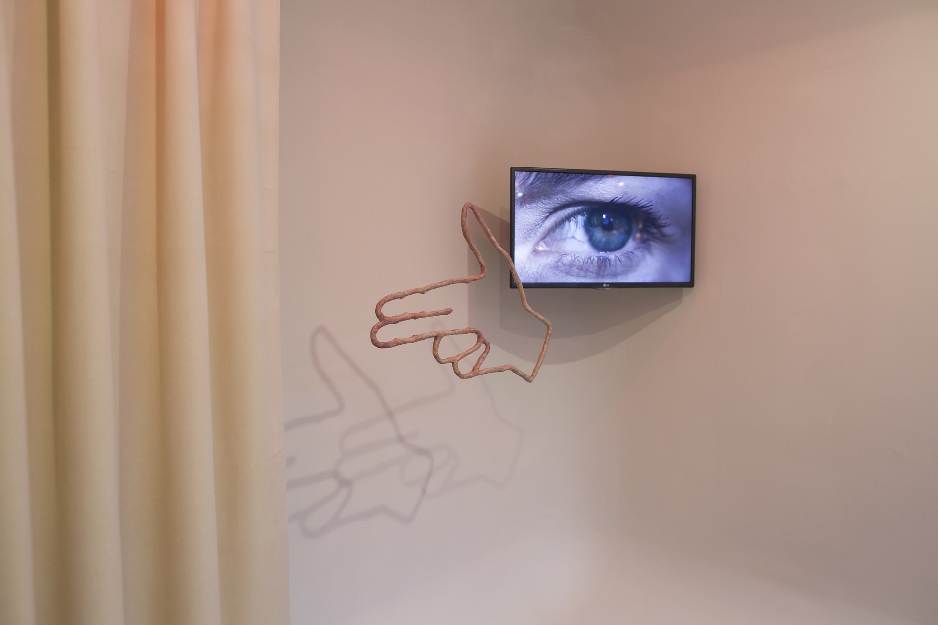 Agata Jarosławiec, Tonic Immobility, 2022, exhibition view