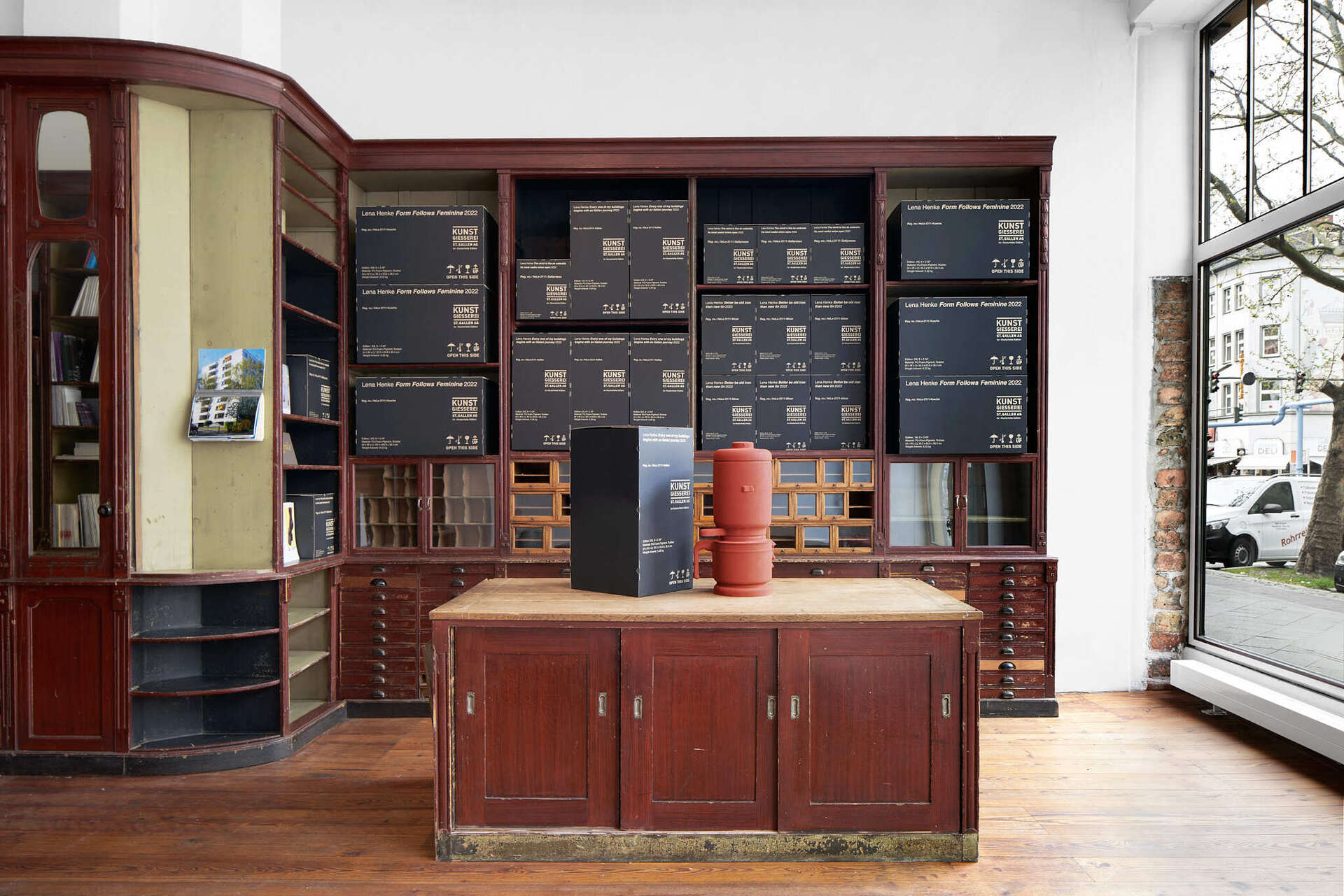 Lena Henke, "Every one of my buildings begins with an Italian journey (Kaffee)", 2022, PU-foam, pigment, rubber, in custom made cardboard box, 58.8 x 32.0 x 33.9 cm, © Klosterfelde Edition & the Artist