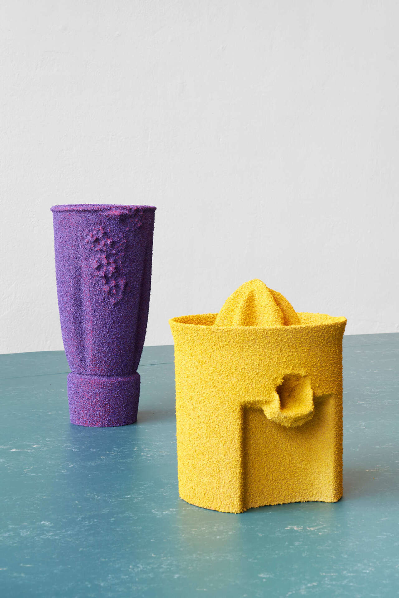 Lena Henke, v.l.t.r. "Better be old iron than new tin (Mixer)", "The mind is like an umbrella Its most useful when open (Saftpresse)", 2022, PU-foam, pigment, rubber, 39.1 x 19.7 x 22.4 cm, 29.8 x 26.3 x 42.1 cm, © Klosterfelde Edition & the Artist