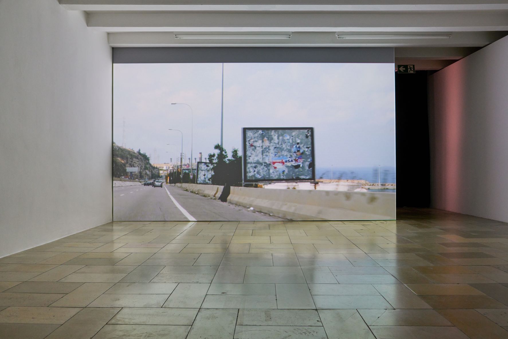Dala Nasser: Red in Tooth, 2021. Single channel video, color with sound, 20 min. Kölnischer Kunstverein, 2022. Courtesy: the artist and Deborah Schamoni. Photo: Mareike Tocha.
