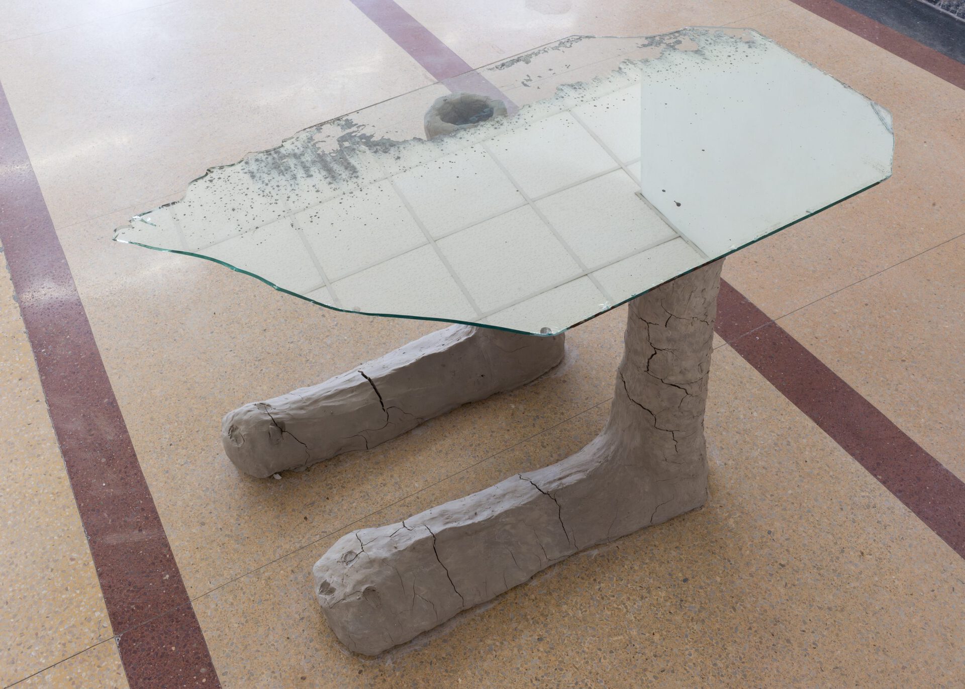 Lucía C. Pino, dobLe eLe 6. 2022. Clay and hand cut mirror. Artiatx, Bilbao.