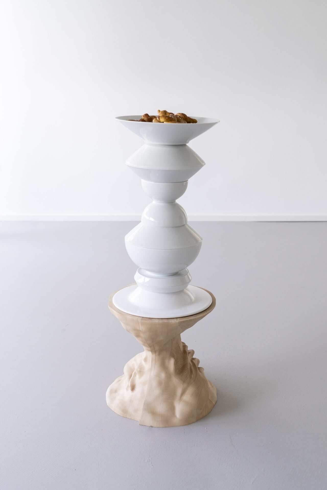 Linus Berg, Luzi Gehrisch, Nassim L'Ghoul & Theresa Weisheit, 365+, 2022, plates on wood pedestal, 33 x 33 x 83 cm