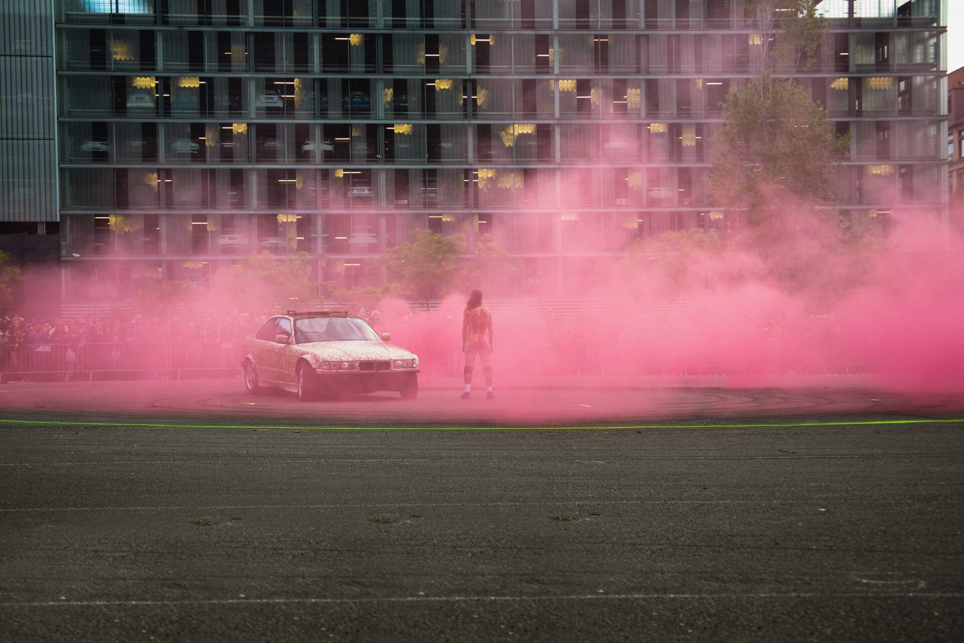 DISAPPEARING BERLIN, Florentina Holzinger, Étude for Disappearing. Composition for eight bodies, five harps and a car, Parking lot at Gallus Druckerei, Berlin. Photo: Silke Briel © Schinkel Pavillon and the Artist.