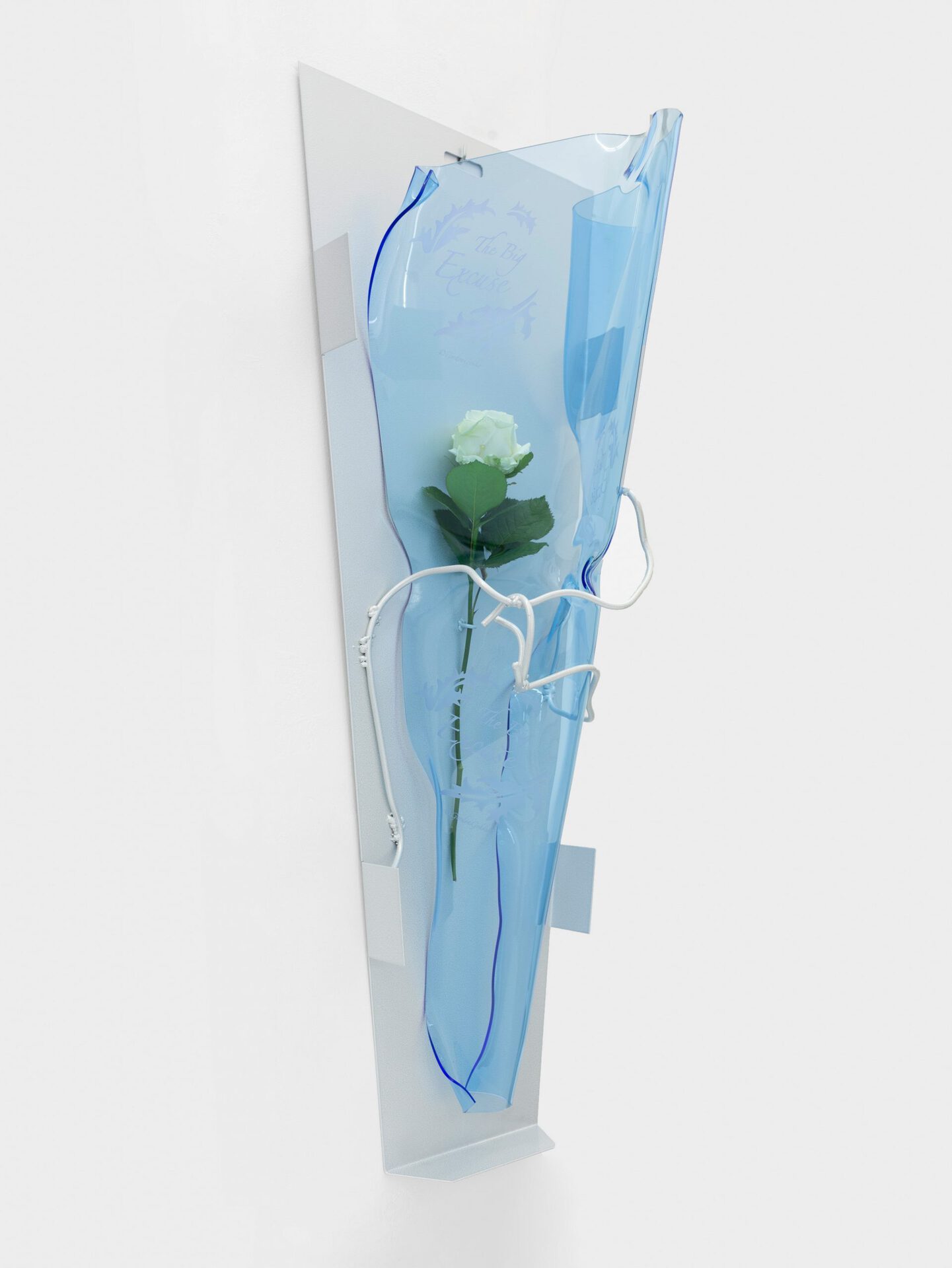 Hannah Sophie Dunkelberg, THE BIG EXCUSE (Fri.), 2022, powdercoated metal, acrylic, glass, dried rose, 104 x 40 x 30 cm. Courtesy of the artist and Gunia Nowik Gallery.