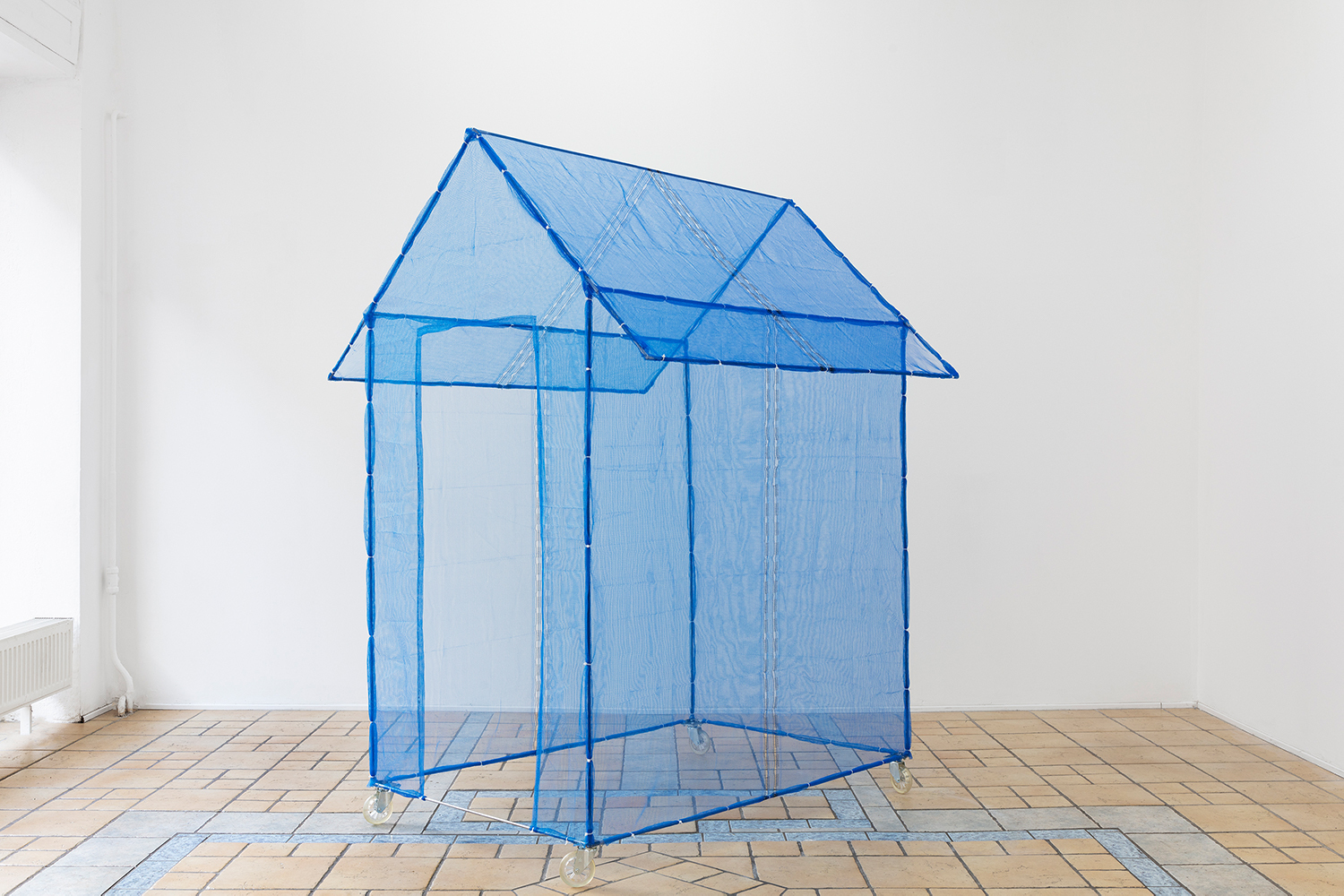 Jinran Ha, Haus der Fremde, 2022, Installation, 200x100x150 cm