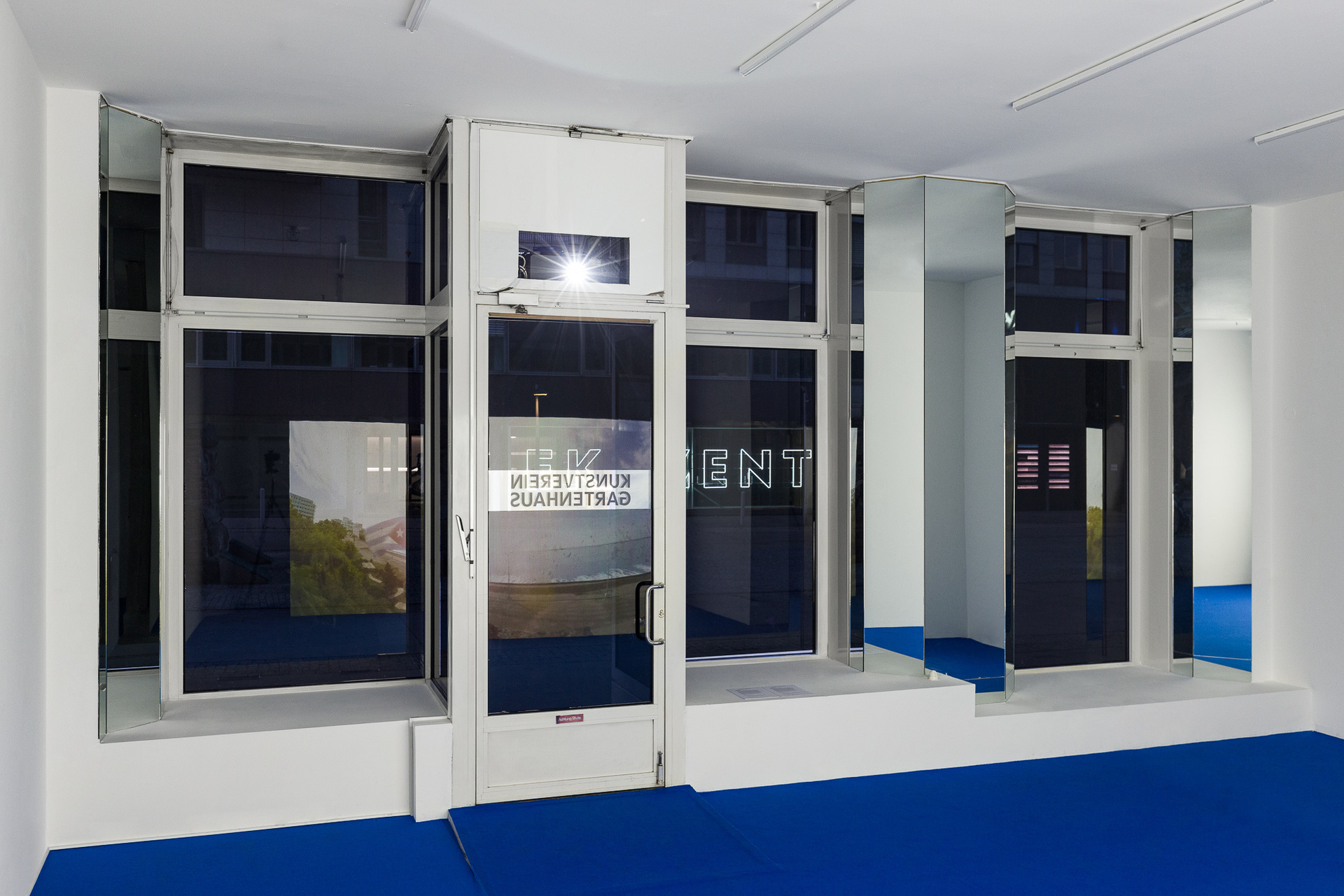 Sung Tieu, Hotel Nacional de Cuba, Kunstverein Gartenhaus, installation view, 2022