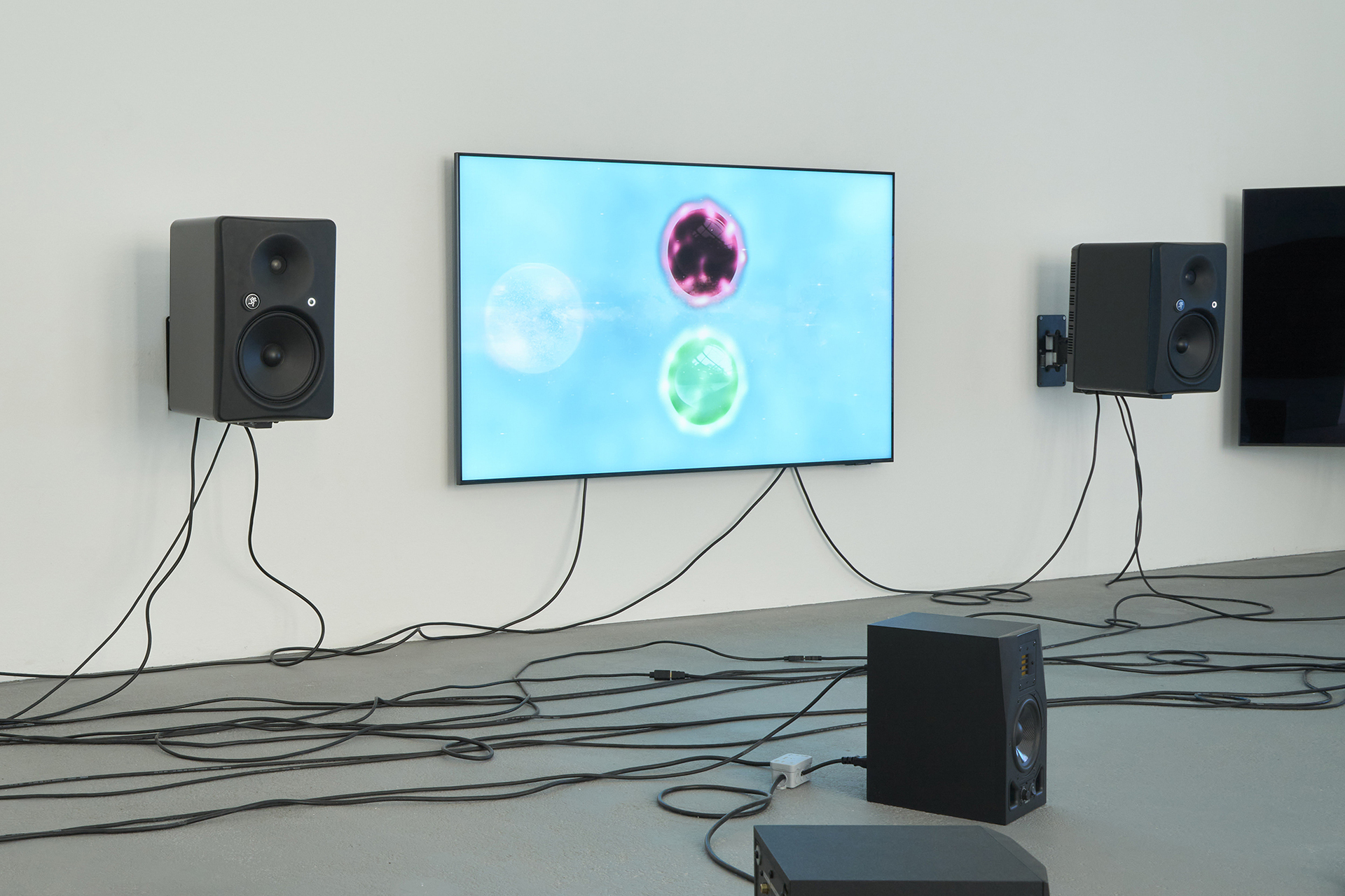 The Wave Epoch (Shamanic DMT Ritual @CERN causes Demonic Portal to open creating novel coronavirus UFO), 2022, three channel video installation, circle of eight speakers, octagonal carpet, wave chandelier, dimensions variable Courtesy of max goelitz Copyright the artists Photo: Milena Wojhan