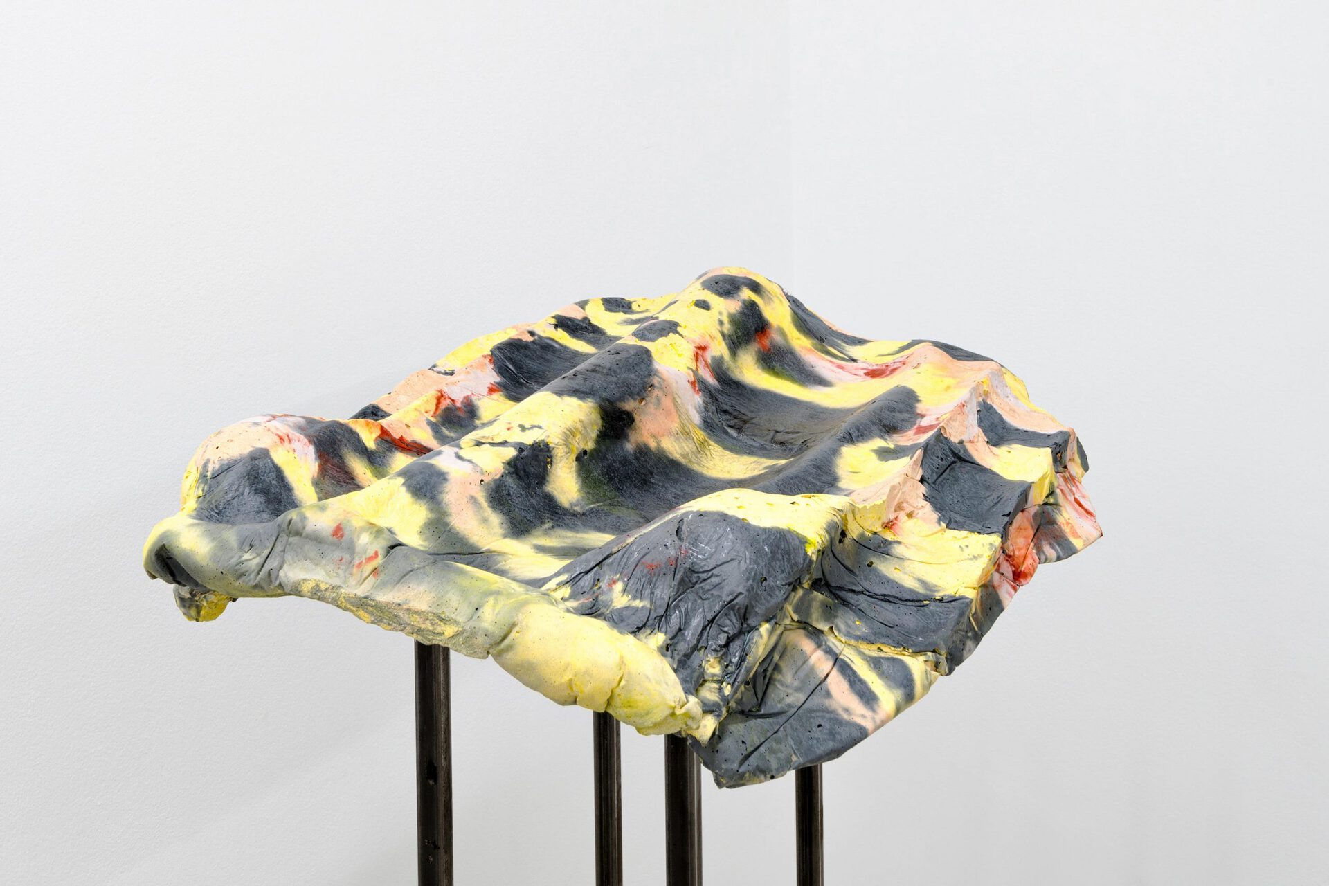 Johanna Magdalena Guggenberger, Basis 8 (gelb schwarz flieder rost), 2022, pigmented concrete, metal, 162 × 66 × 83 cm. Courtesy Wonnerth Dejaco, Belmacz and the artist. Photo: Peter Mochi