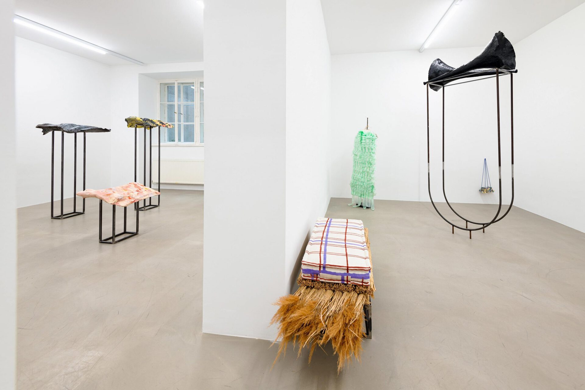 Johanna Magdalena Guggenberger, Komme gleich, installation view, Wonnerth Dejaco, Vienna 2022. Courtesy Wonnerth Dejaco, Belmacz and the artist. Photo: Peter Mochi