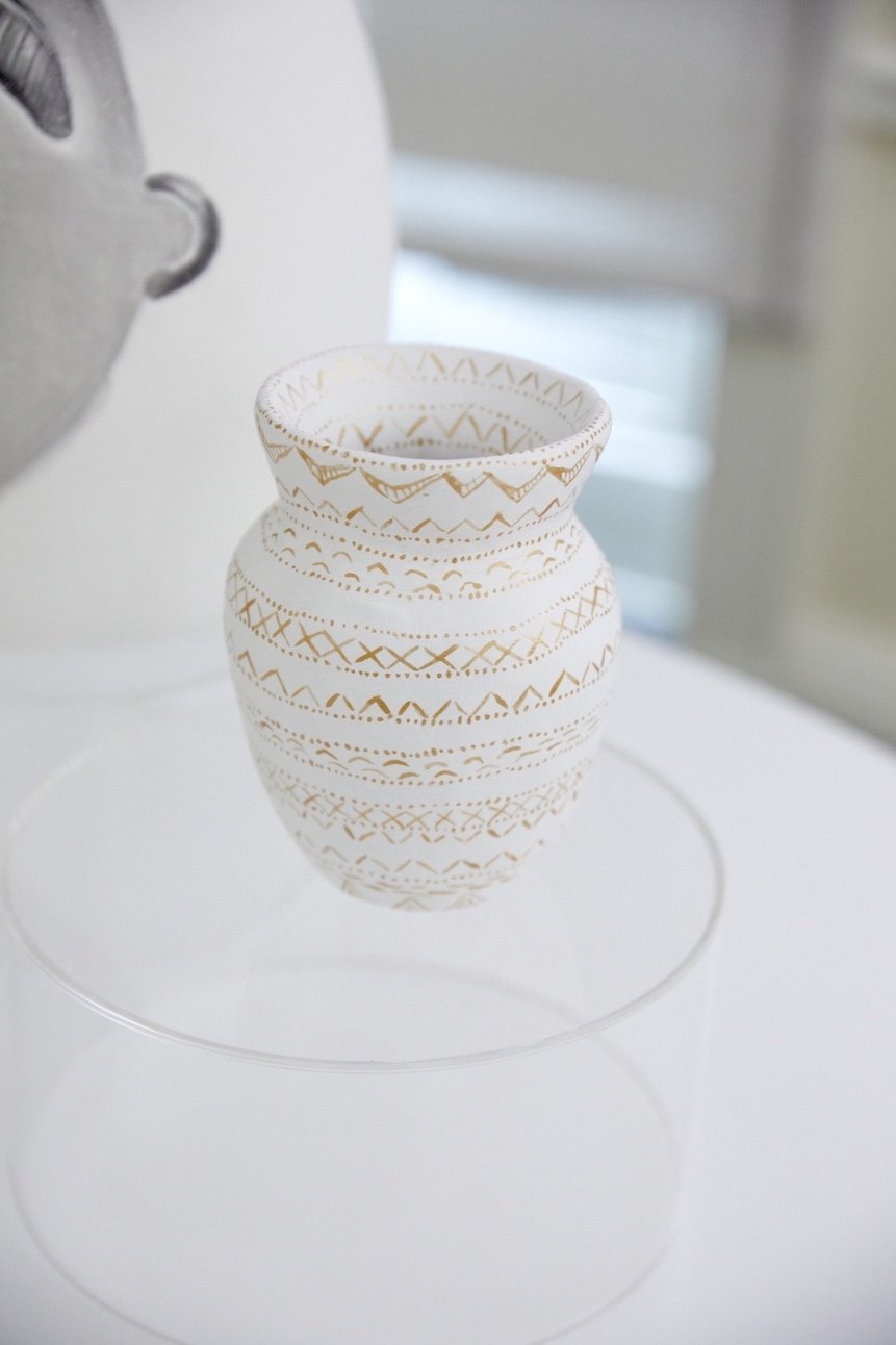 Marianne Walker, Replica Beaker People Pot, 2022, ink on sculpted paperclay, 12 x 10 x 15cm