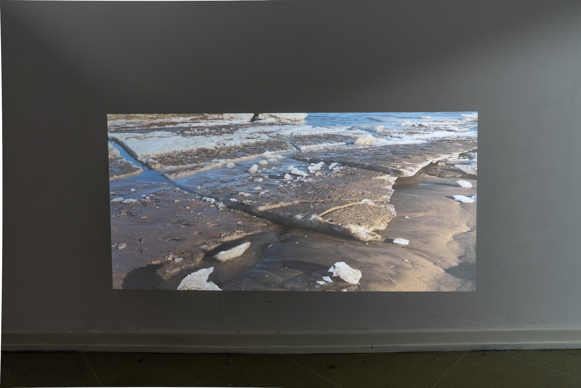 Markues, Fragen aus dem Eis, installation view, 2022