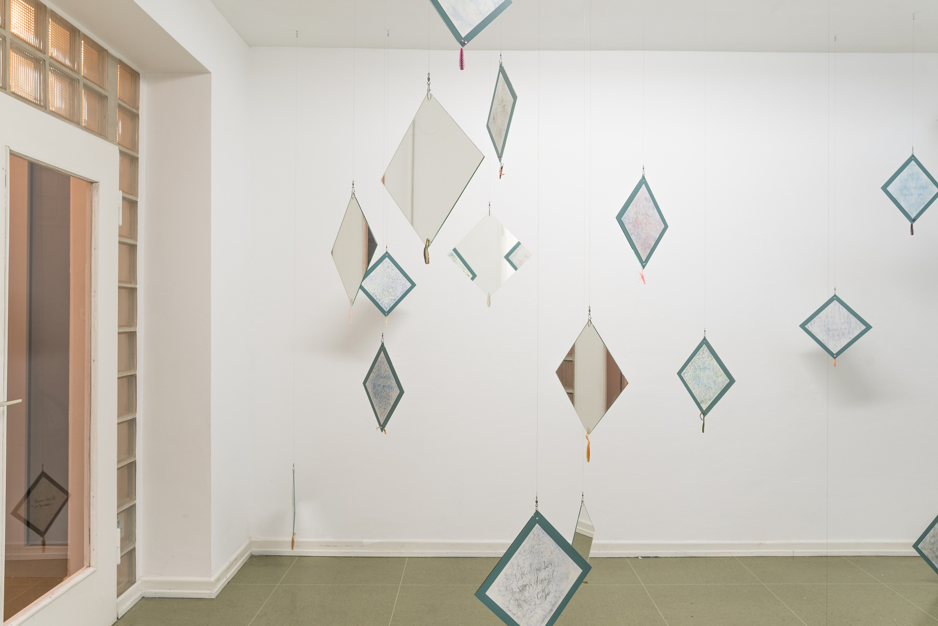 Markues, Fragen aus dem Eis, installation view, 2022