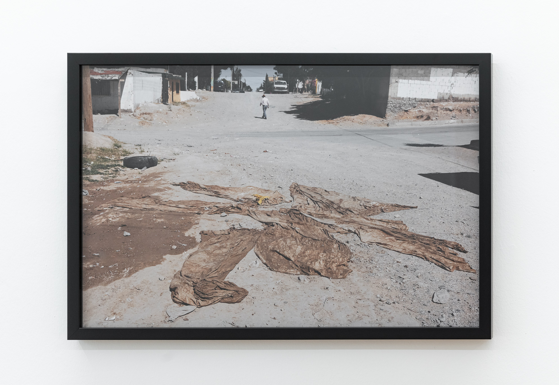 Teresa Margolles, "Tela en el desierto (Fabric in the desert)" (detail), 2018, installation consisting of one color print and one folded fabric with residues from femicide sites gathered in 2009 in Ciudad Juárez, México, photo: 71,4 x 105 cm, framed