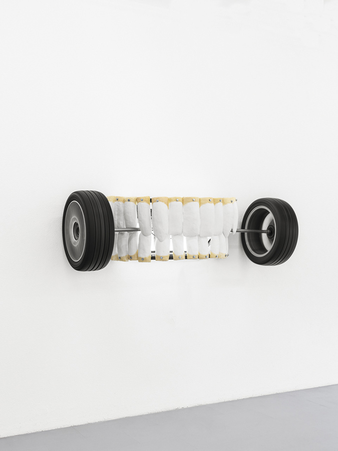 Jeronim Horvat, Teeth Grinder(2022), steel, car wheels, electrical engine, diplast, latex, 196cm x 57cm x 55cm. Courtesy of the Artist and La Rada, Locarno.
