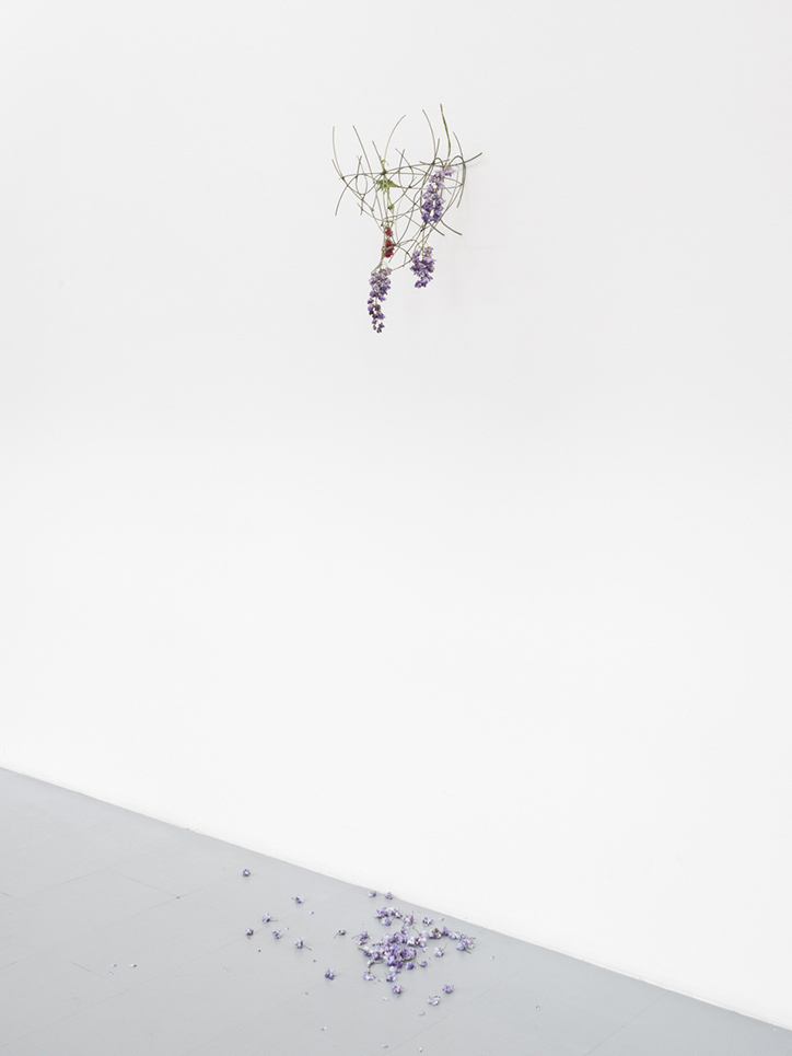 Jacopo Belloni, Mascherone II (2022), Galvanized iron, flowers collected, stolen or recovered, variable dimensions. Courtesy of the Artist and La Rada, Locarno.