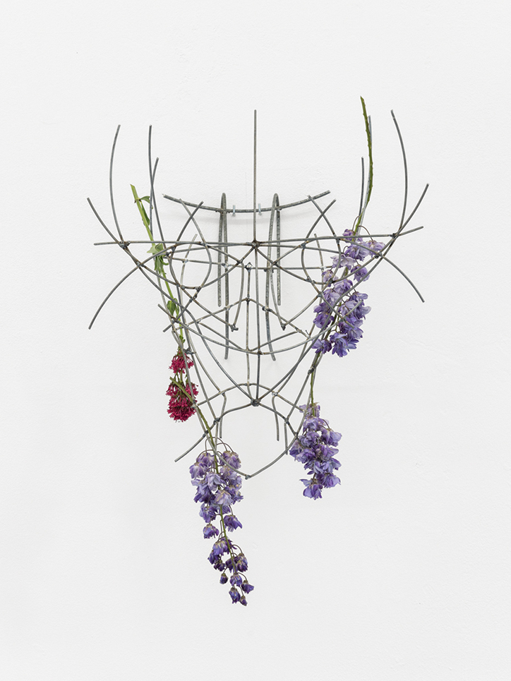 Jacopo Belloni, Mascherone II (2022), Galvanized iron, flowers collected, stolen or recovered, variable dimensions. Courtesy of the Artist and La Rada, Locarno.