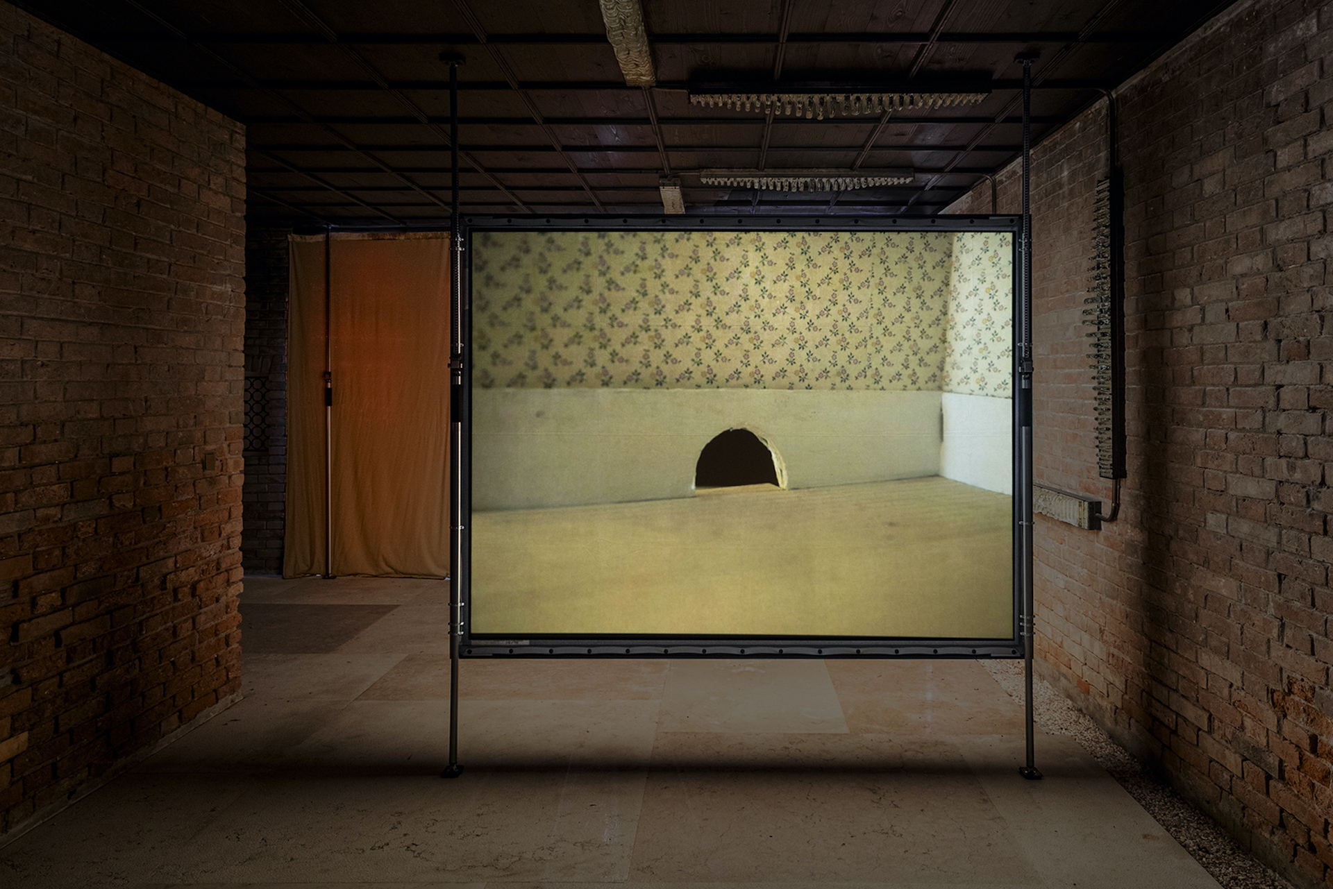 Desperate Times, 2022 video color, sound, loop, 16’35” view of the exhibition at Casa Venezia, Venice, IT courtesy: the artist, LIAF, Case Chiuse by Paola Clerico and Monitor, Rome, Lisbon, Pereto Ph. Courtesy: Claudia Rossini