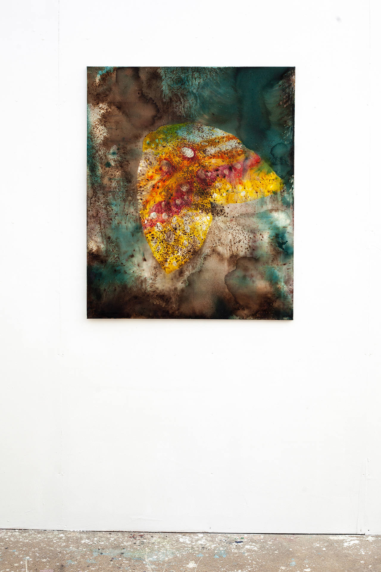 "rusty" 2022, natural pigments, bleach, canvas. (Vincent Scheers)