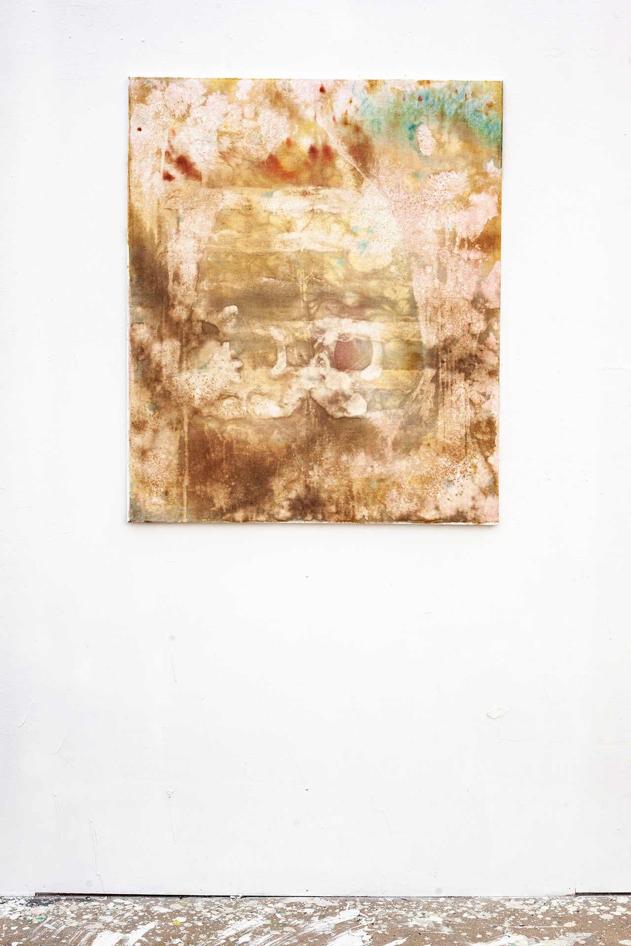 "bordered gothic" 2022, natural pigments, bleach, canvas. (Vincent Scheers)