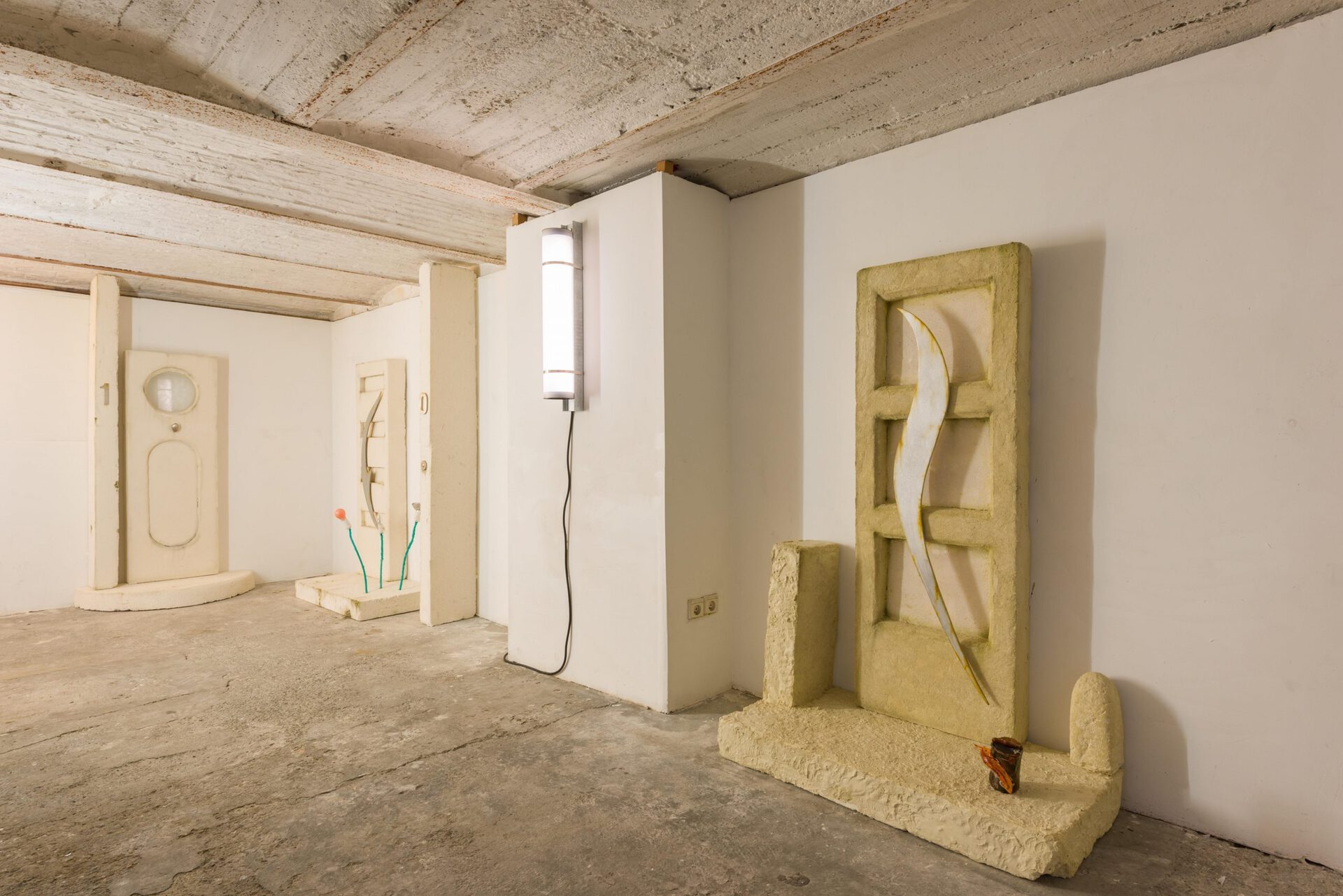 Wall lamp) Stéphane Barbier-Bouvet, Authority, 2019 ; photo ©Lola Pertsowsky 		- (Doors) Scenography detail, Clément Hébert and Rachel Magnan ; photo ©Lola Pertsowsky 		  - (Ceramic) Nicolas Valckenaere, Greffe kiss, 2021 ; photo ©Lola Pertsowsky