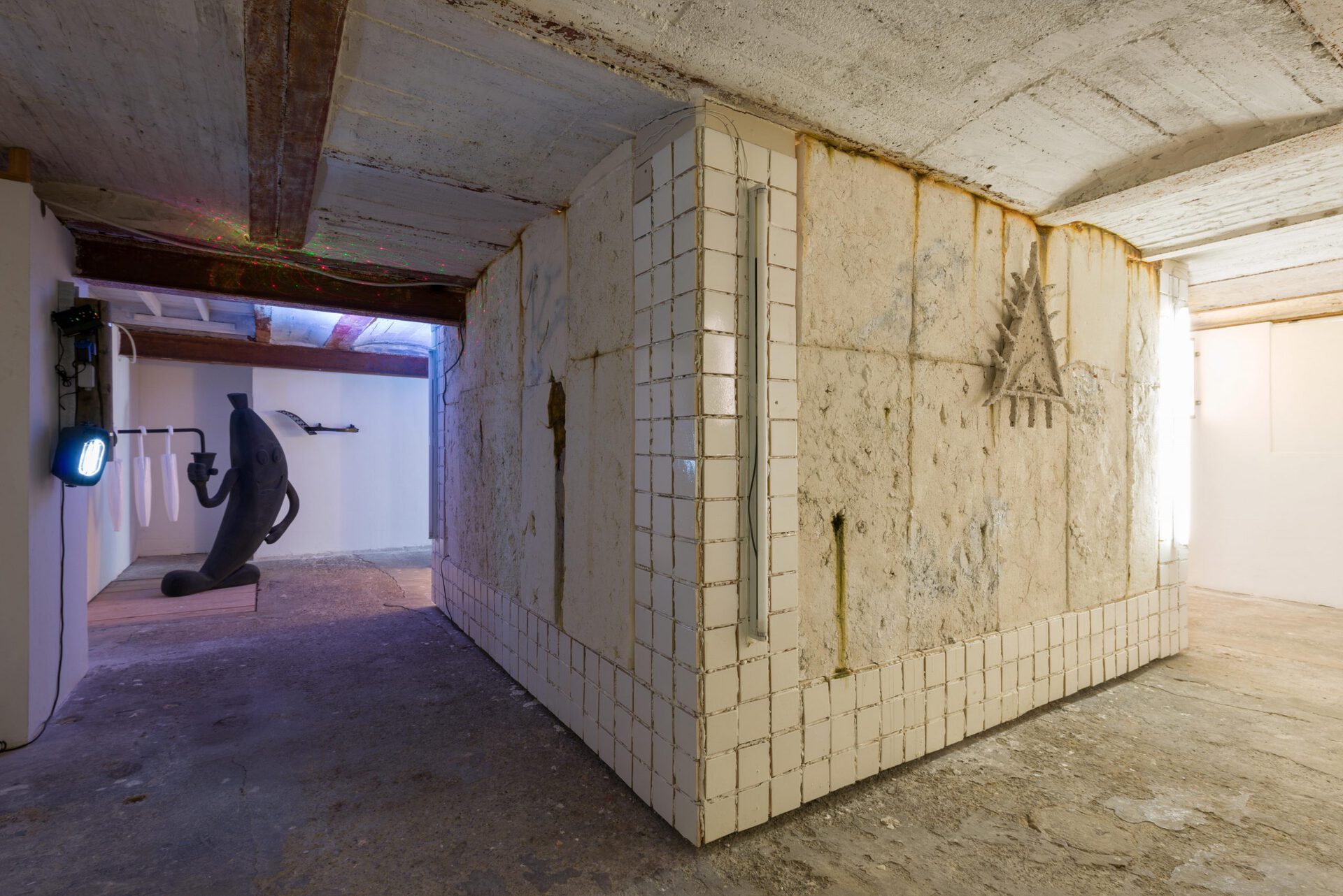Wall lamp) Stéphane Barbier-Bouvet, Illusions, 2019 ; photo ©Lola Pertsowsky 		- Déborah Bowmann, Study for umbrellas, 2018 ; photo ©Lola Pertsowsky 		  - Héloïse Colrat, Gratte botte, 2021 ; photo ©Lola Pertsowsky