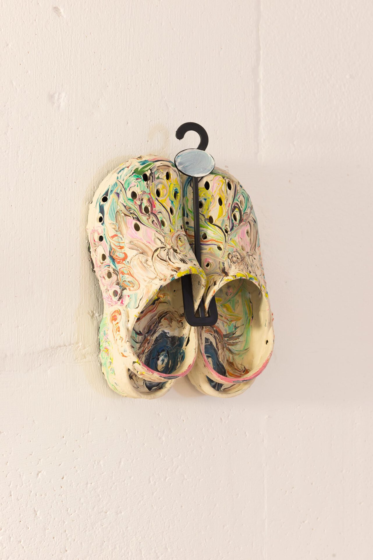 Victoria Palacios, Mis zapatos de falso labor, 2022 ; photo ©Lola Pertsowsky