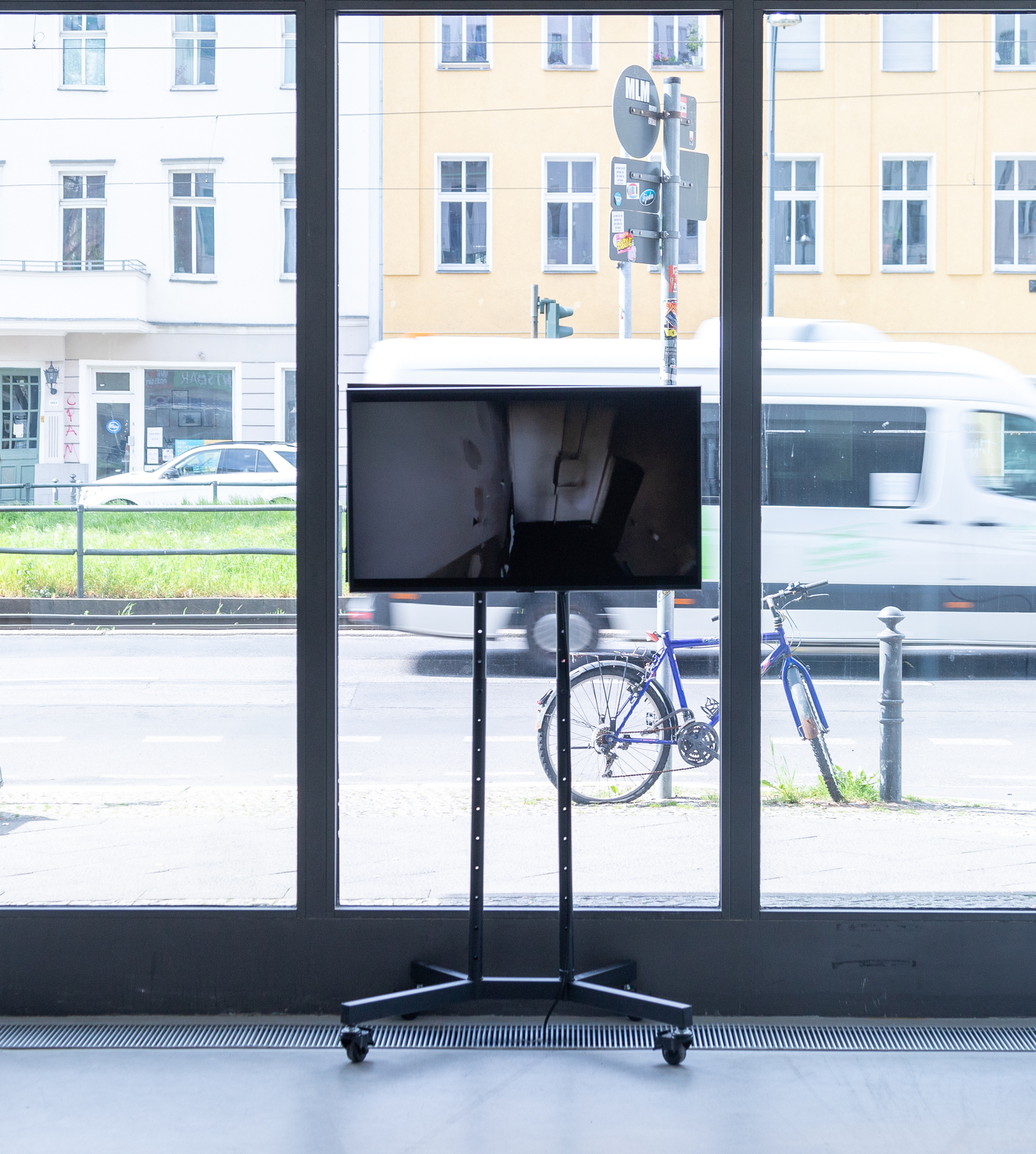 Andre Santos Martins; Staircases; 2022; Video-Installation, 16’ two-channels color-video with sound, loop; 900x1800x500mm