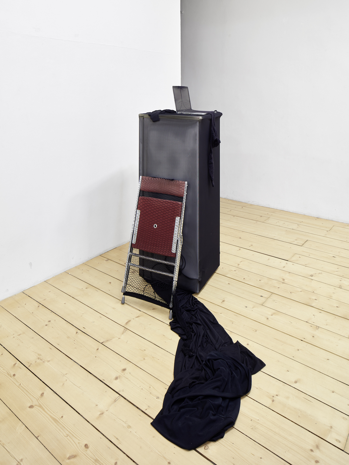 Julie Stavad, Holster