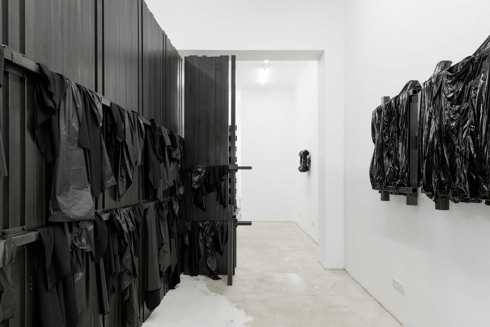 Romeo,ANM_20_1/1_TR_22,2022, IRON BARS + NYLON FABRICS, 200x509x300cm