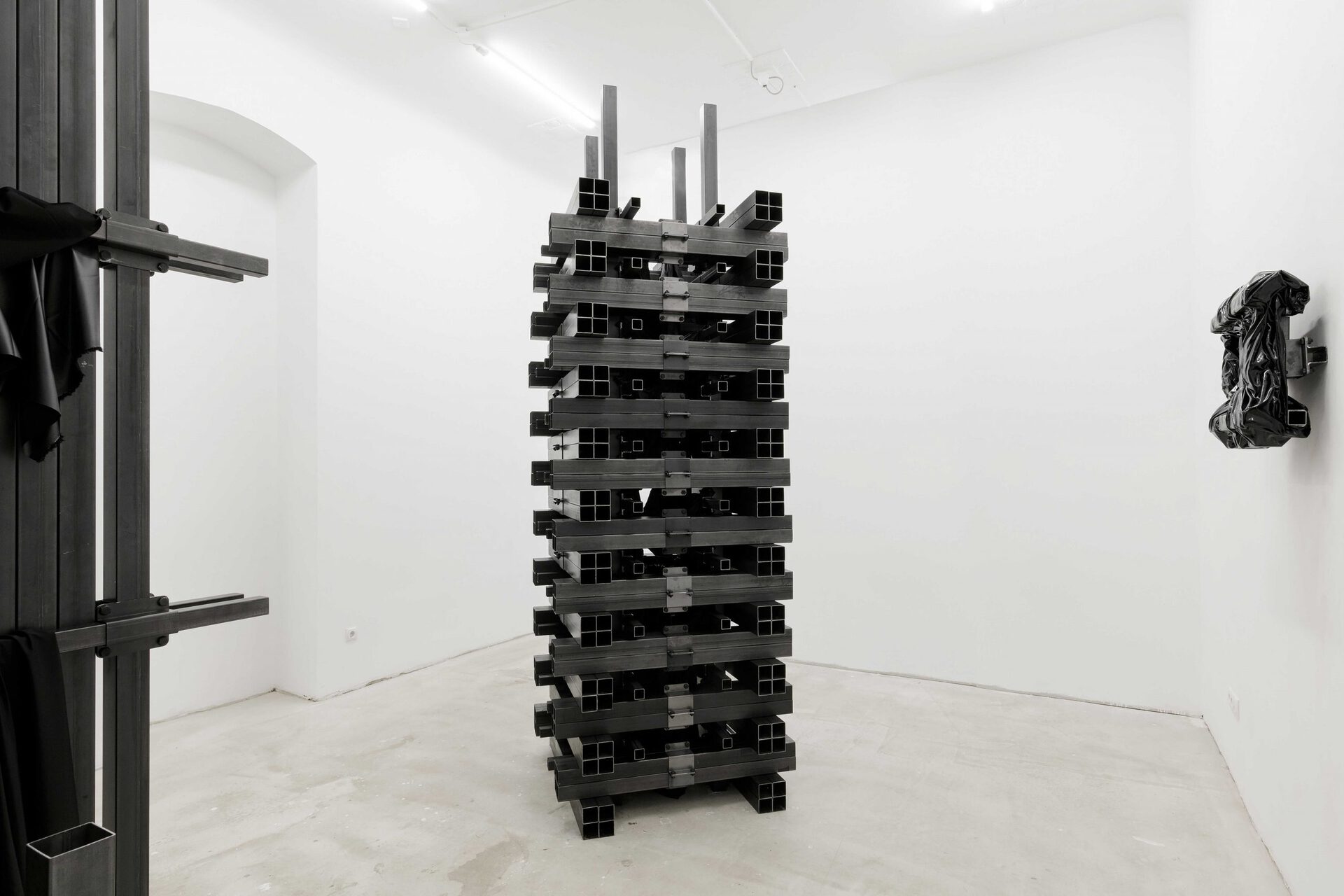 Romeo,ANM_23_4/4_CL_22 ,2022,IRON BARS + NYLON FABRICS, 100x100x300cm