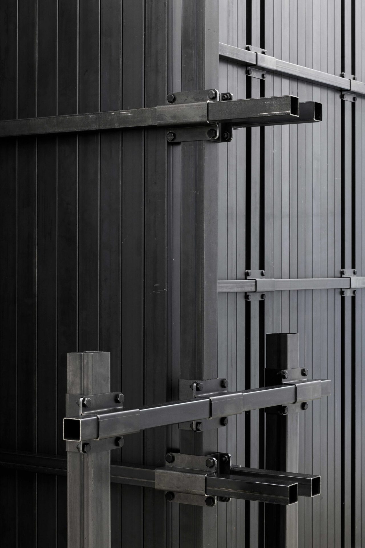 Romeo,ANM_20_1/1_TR_22 (details),2022, IRON BARS + NYLON FABRICS, 200x509x300cm