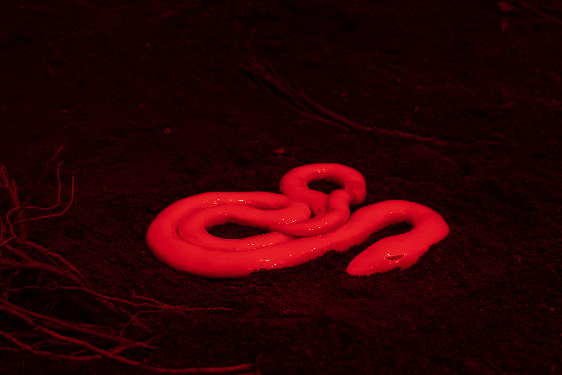 Aleksandra Liput, “Foul Air”, 2022, installation, ceramics, earth, metal