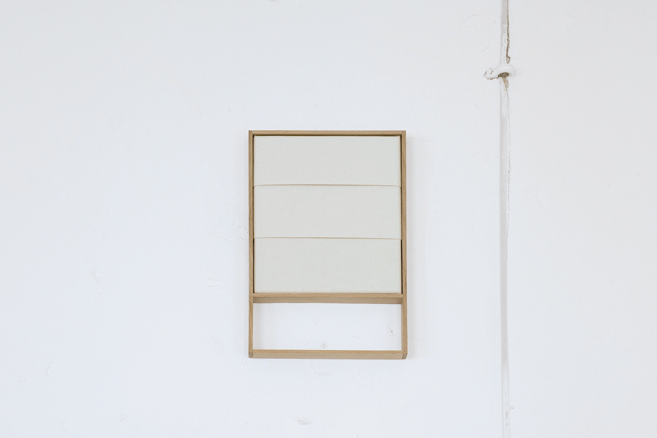 Živa Drvarič, Untitled, 2021, canvas, beech wood, linseed oil, 31.5x19.5 cm